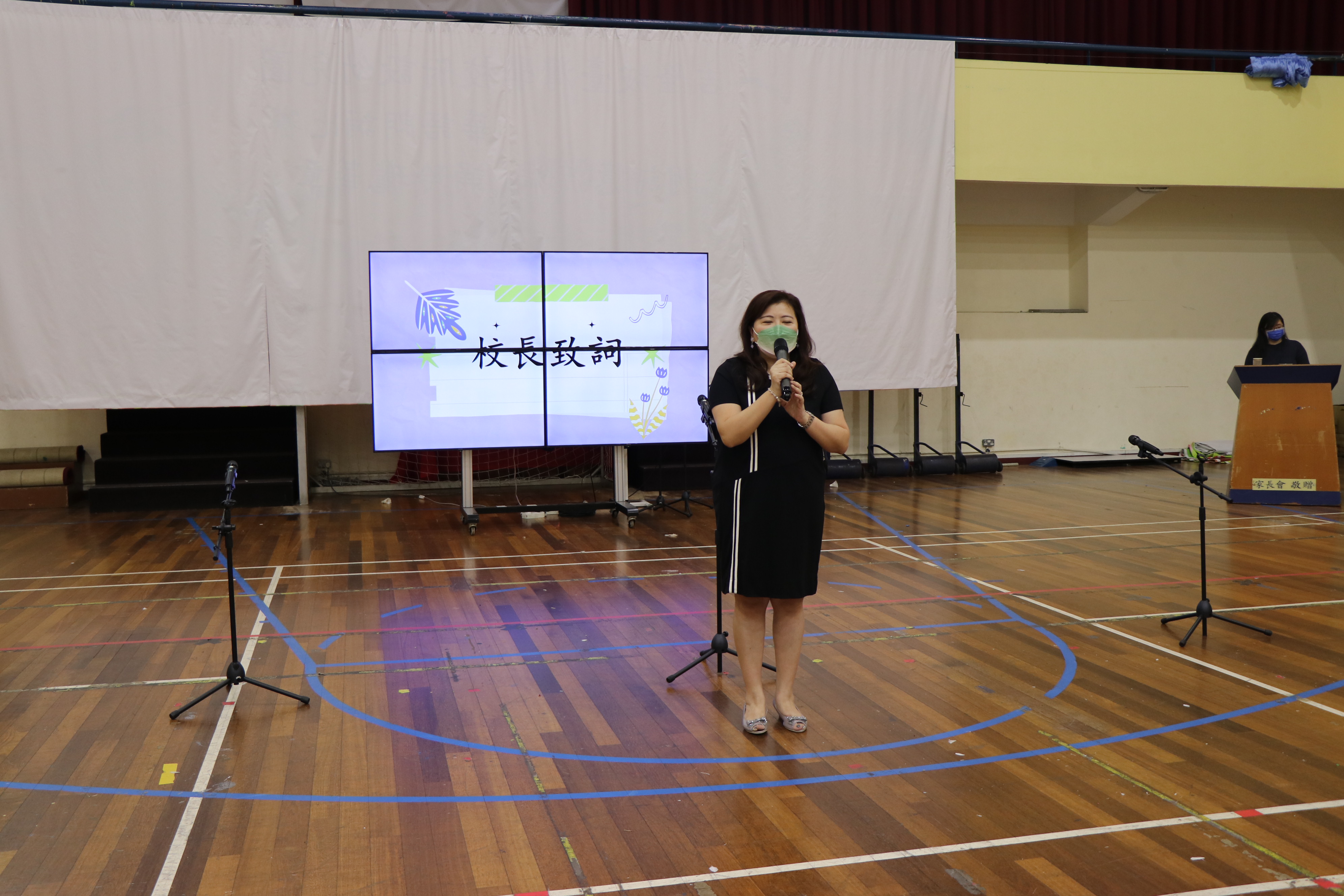 在比賽開始之前，吉隆坡臺灣學校校長上臺致詞。