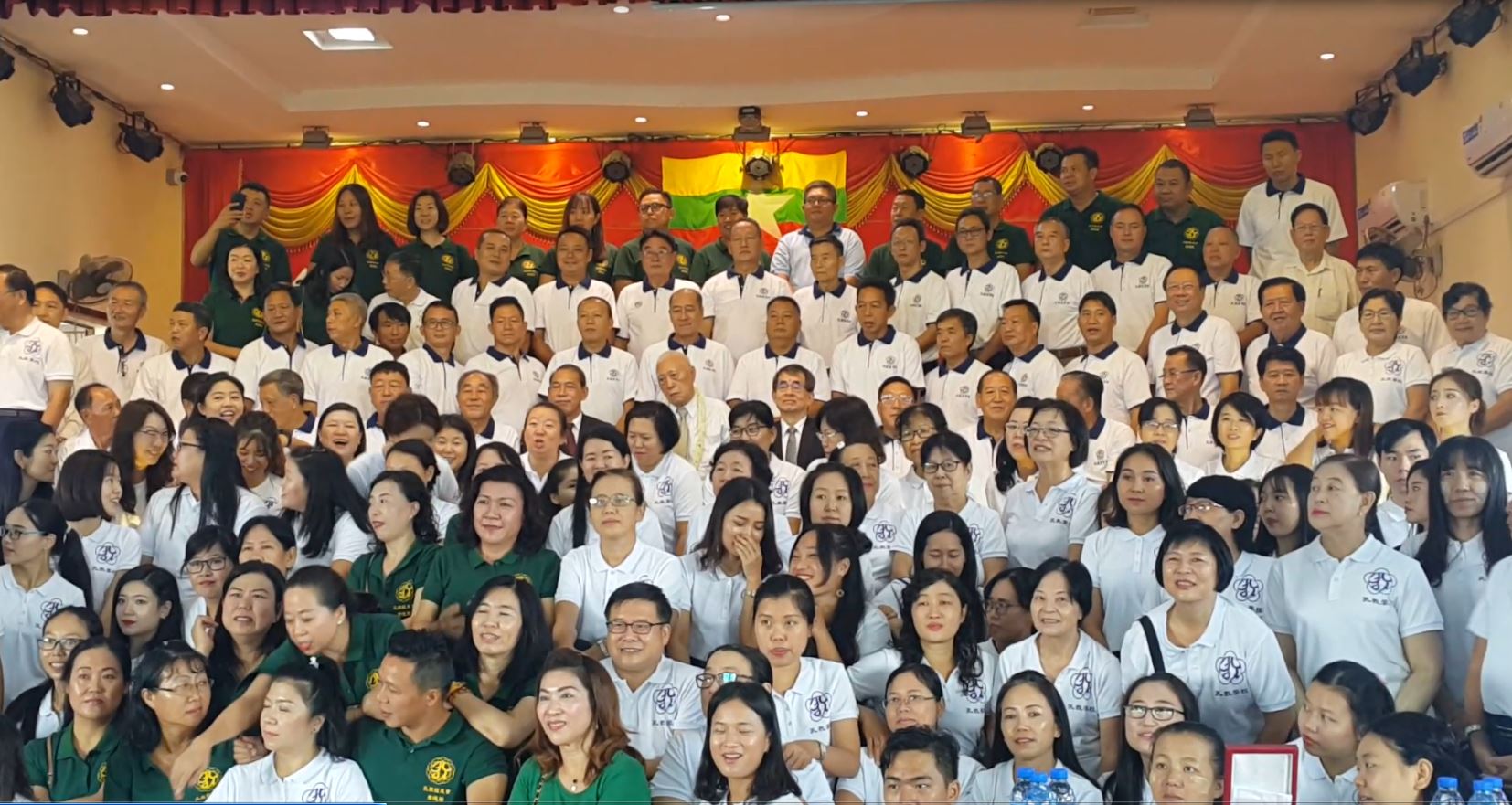 曼德勒孔教學校前董事長段必堯榮獲華光僑務專業獎章1