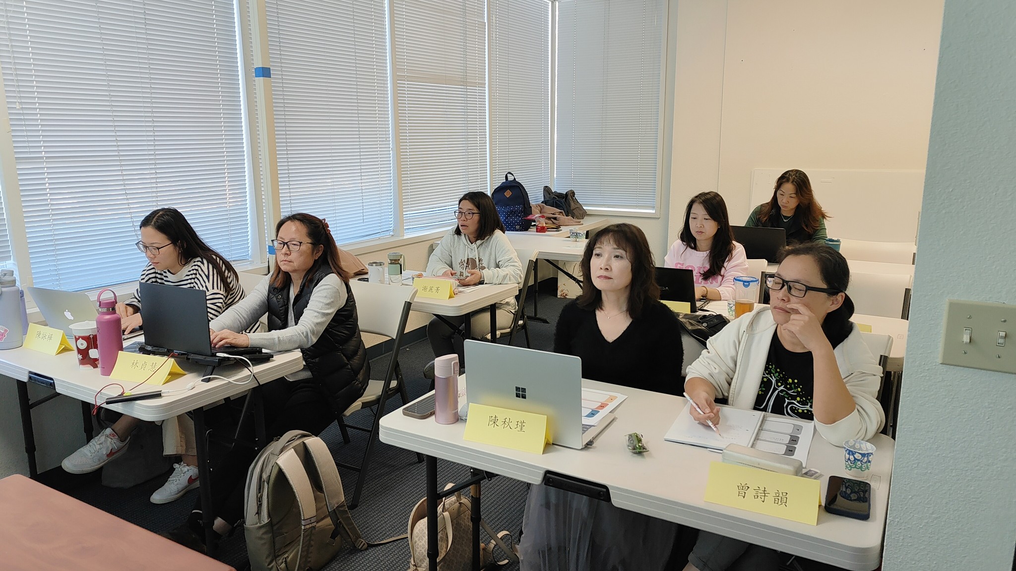 老師們在聖地牙哥北郡中文學校參加培訓課程