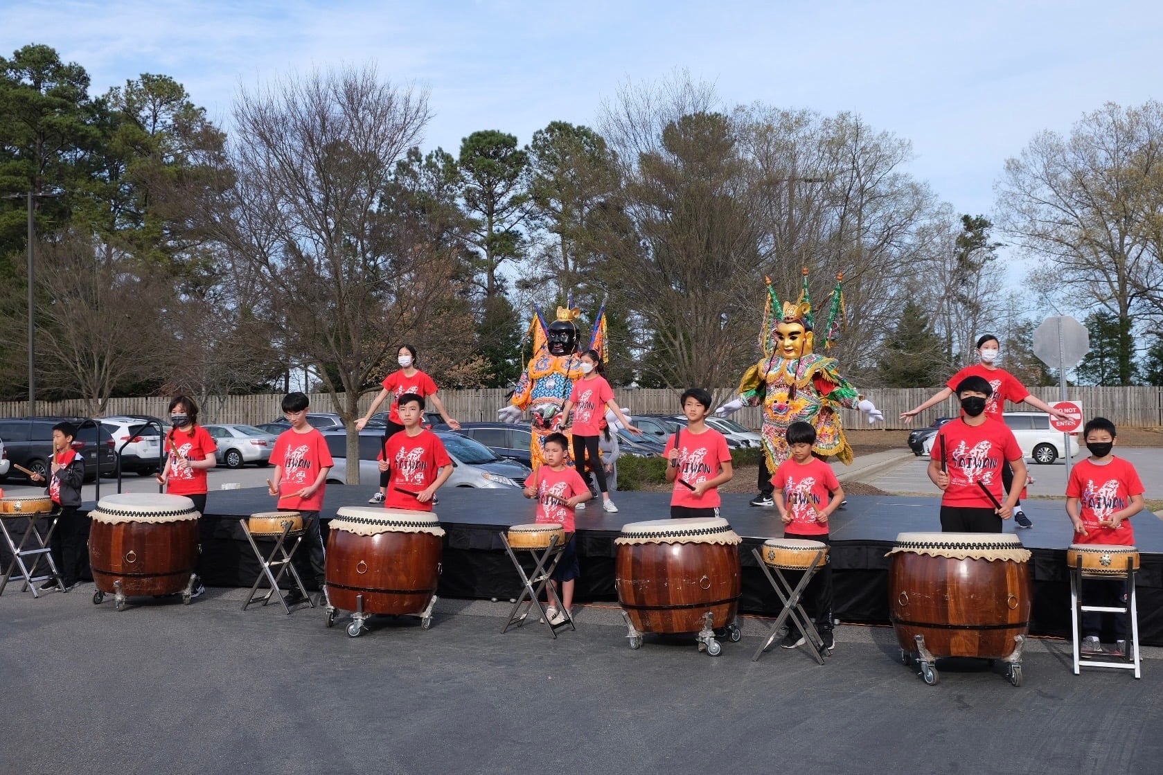 電音三太子鼓隊演出