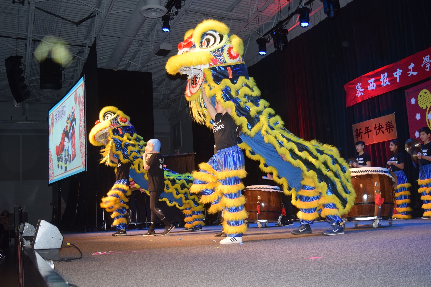 舞獅隊表演  氣勢磅礡