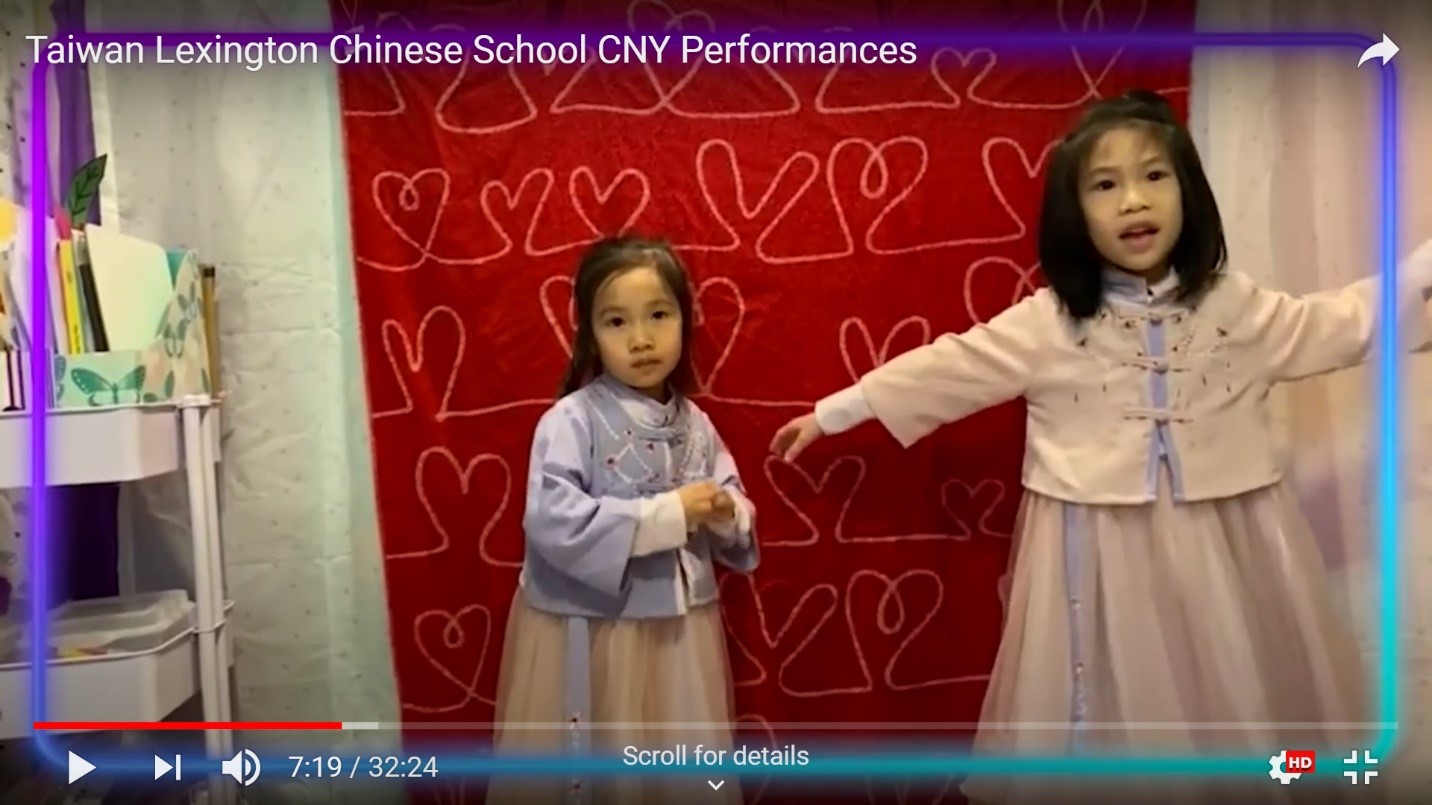 中文學校學生表演舞蹈 「心花開」。