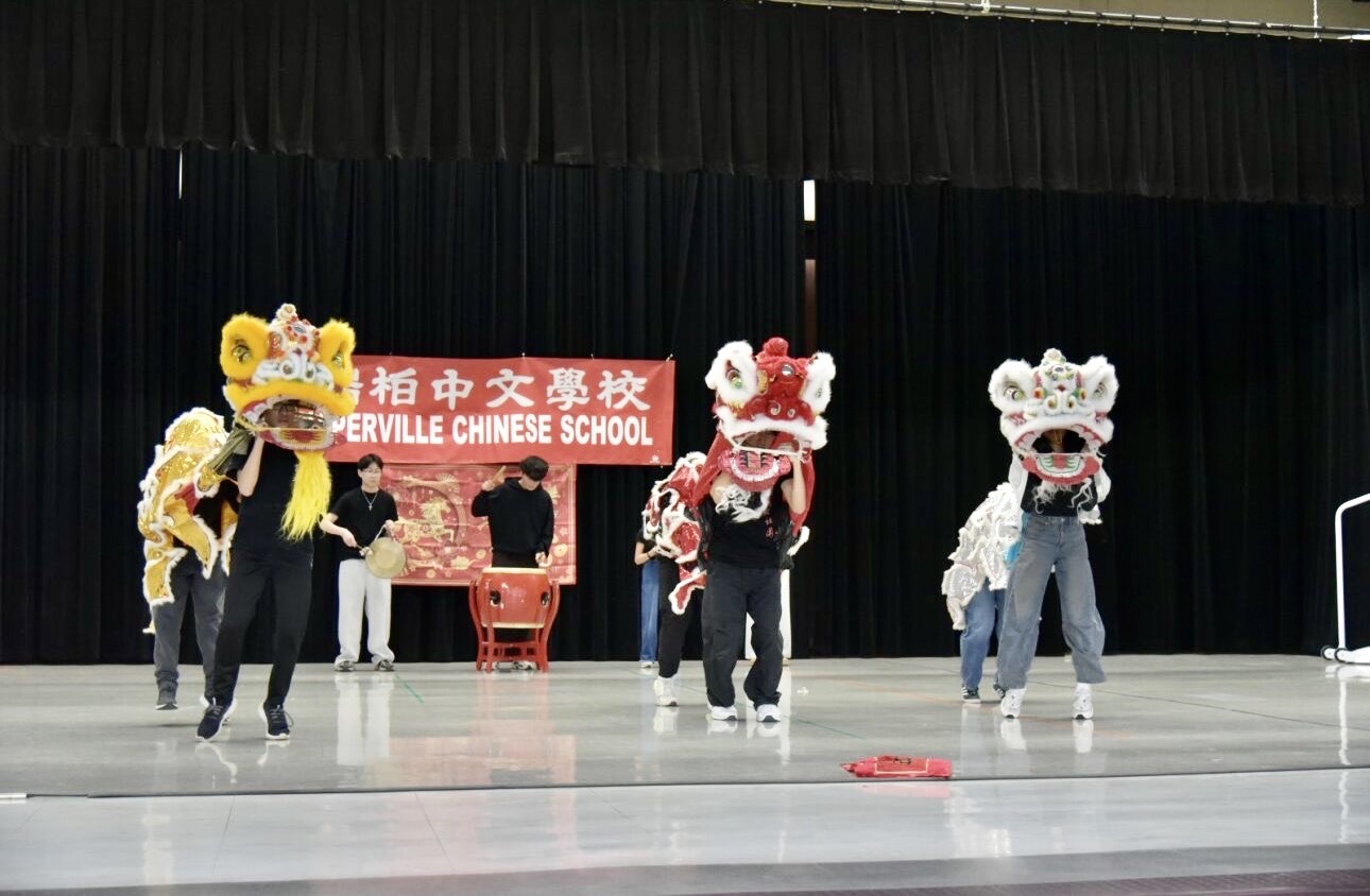 高年級同學表演舞獅