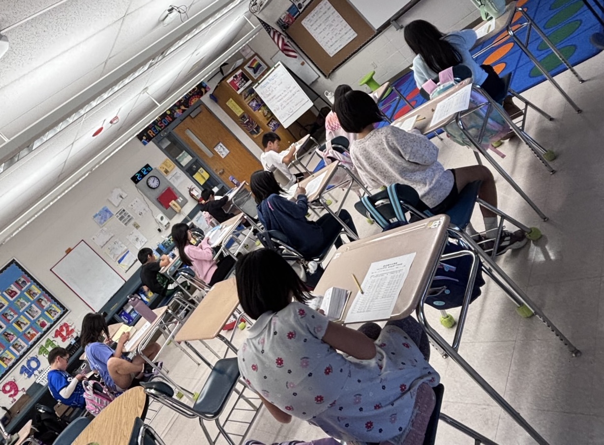 比賽過程中，每個人都認真填寫答案