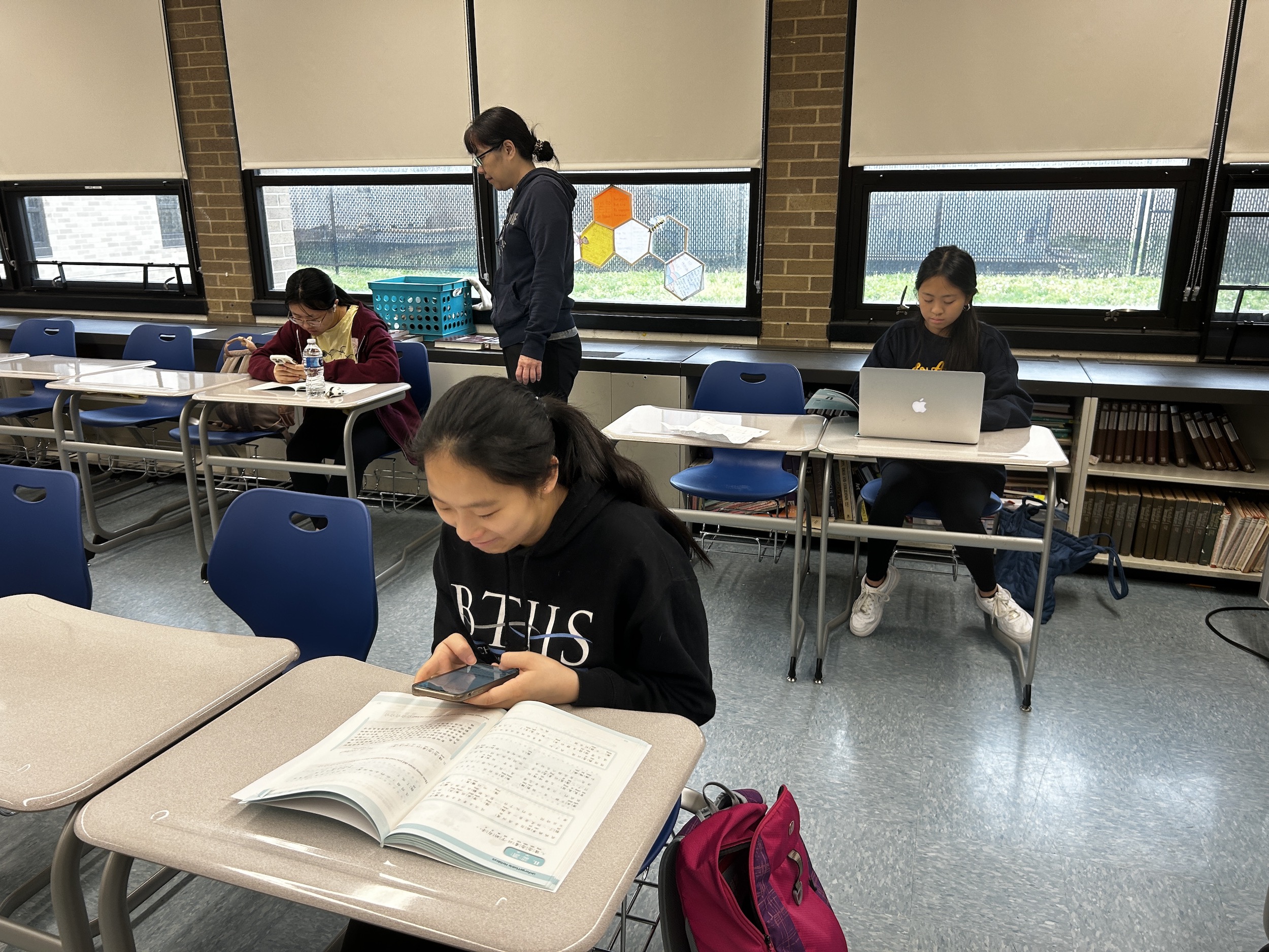 新海臺灣華語文學習中心精英班參加打字比賽