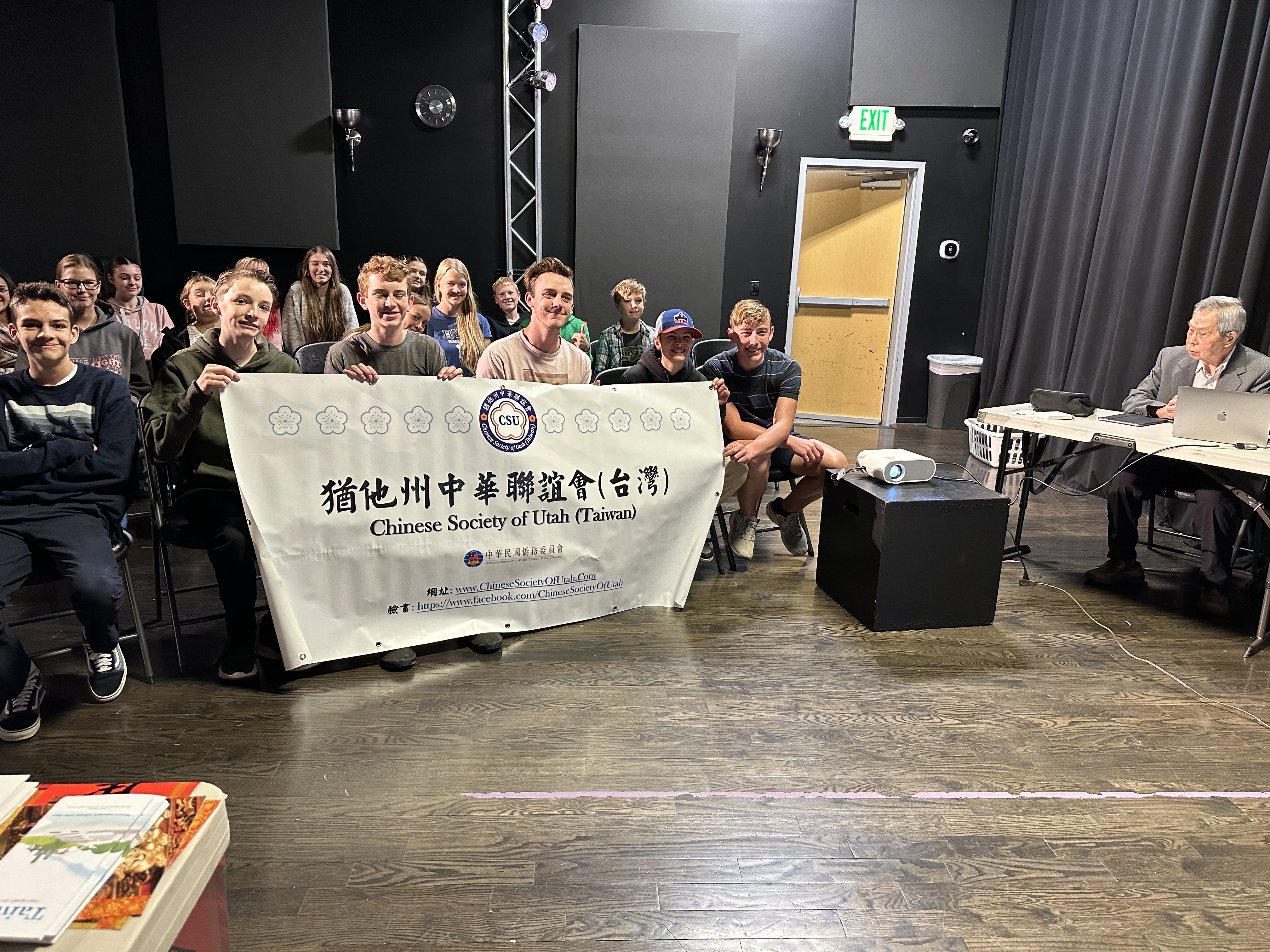 猶他州中華聯誼會(台灣)到猶他州美州福克高中介紹台灣傳統文化