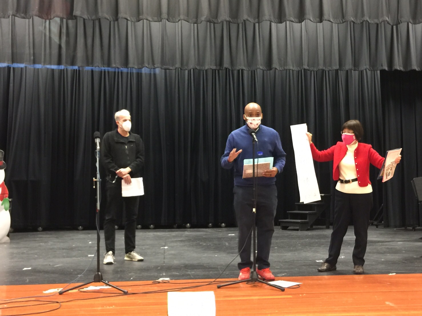 「臺灣學校華語文中心」表演讀古詩, 自編年糕笑話