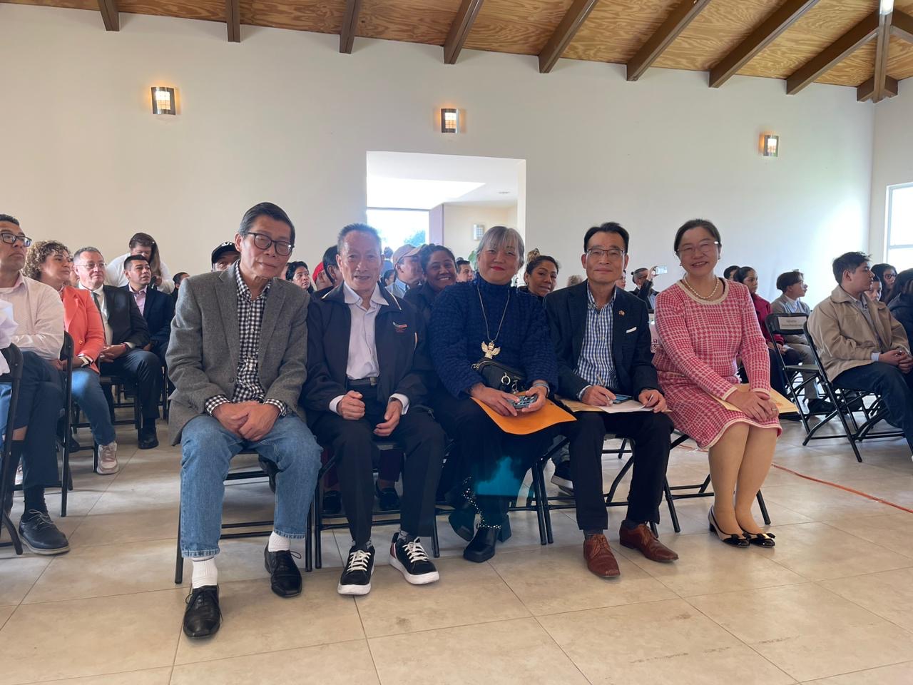 楊校長與貴賓合影