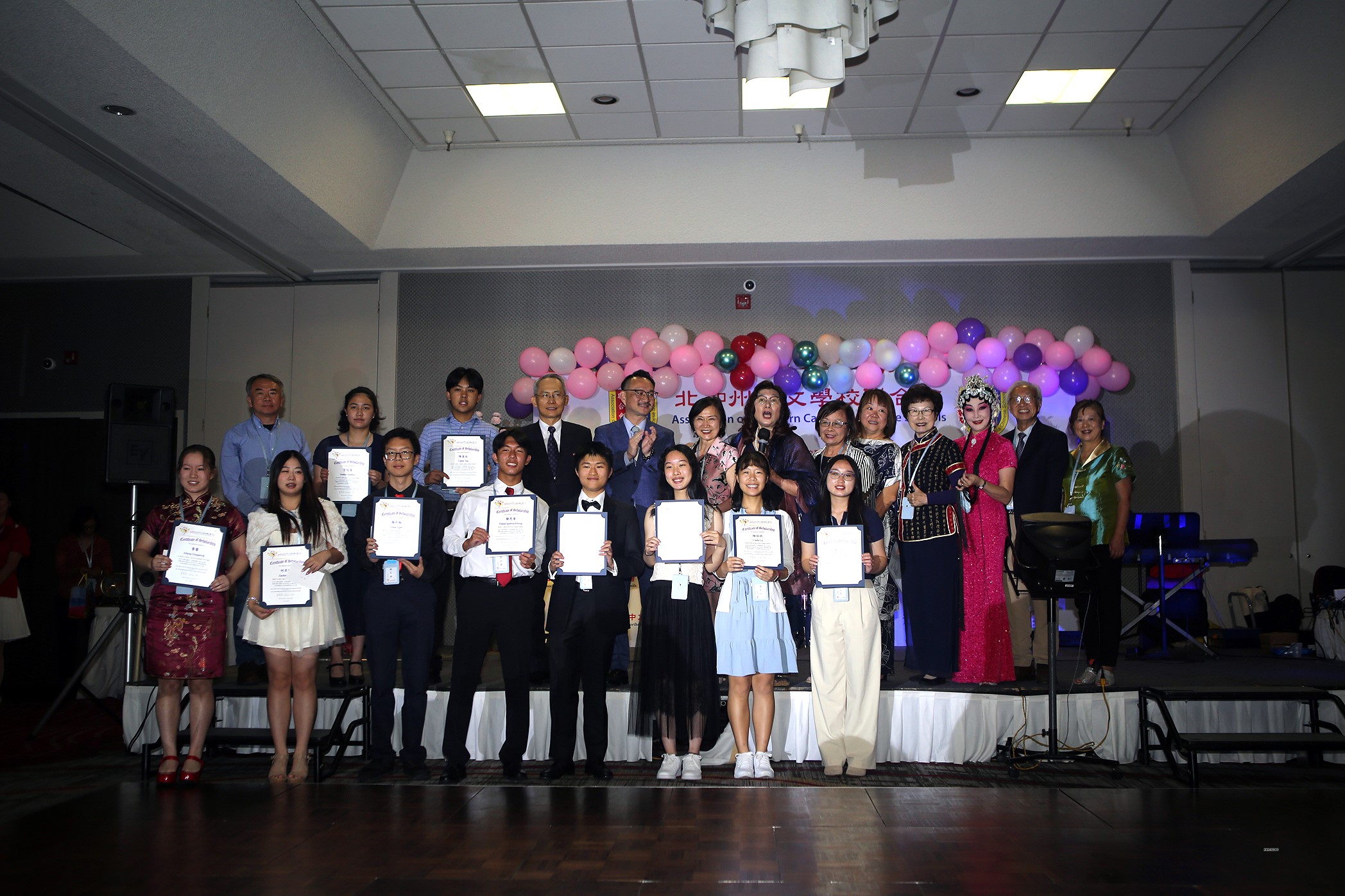 頒發2023-2024學年度「北加州中文學校聯合會」李徐葉梅女士紀念獎學金