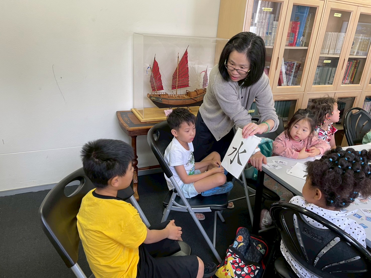 王倩琪老師協助同學選字造詞造句