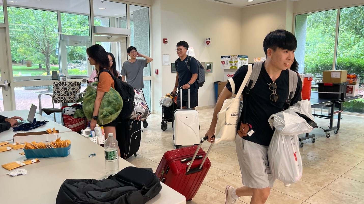 夏令營輔導員陸續到達營地，做好肩負重任的準備