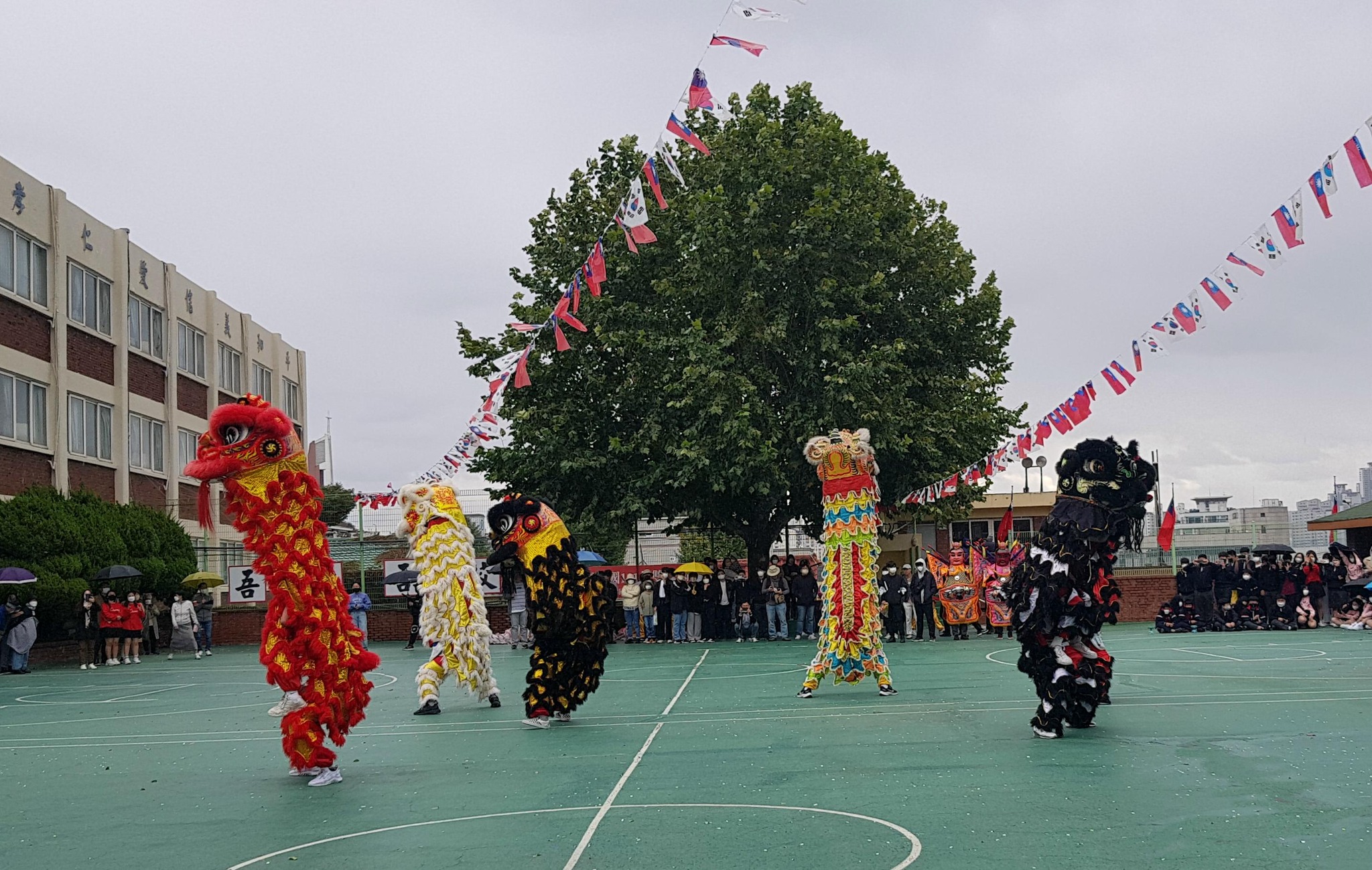 小學部一、二、三年級舞蹈演出