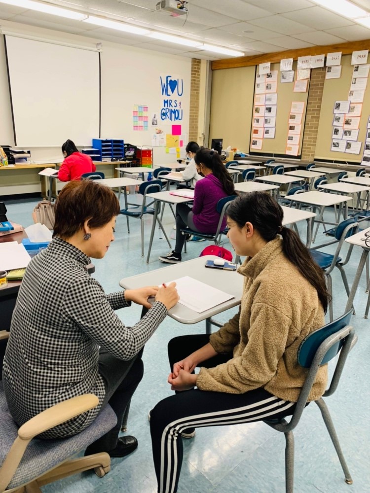 新海中文學校九年級學生參加認字比賽。