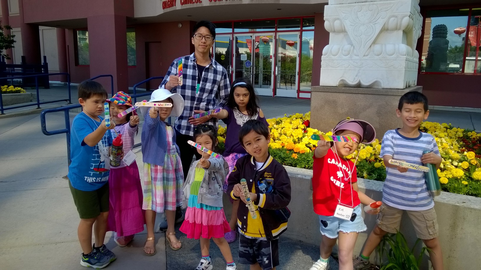 看看誰做的竹蜻蜓飛最高！