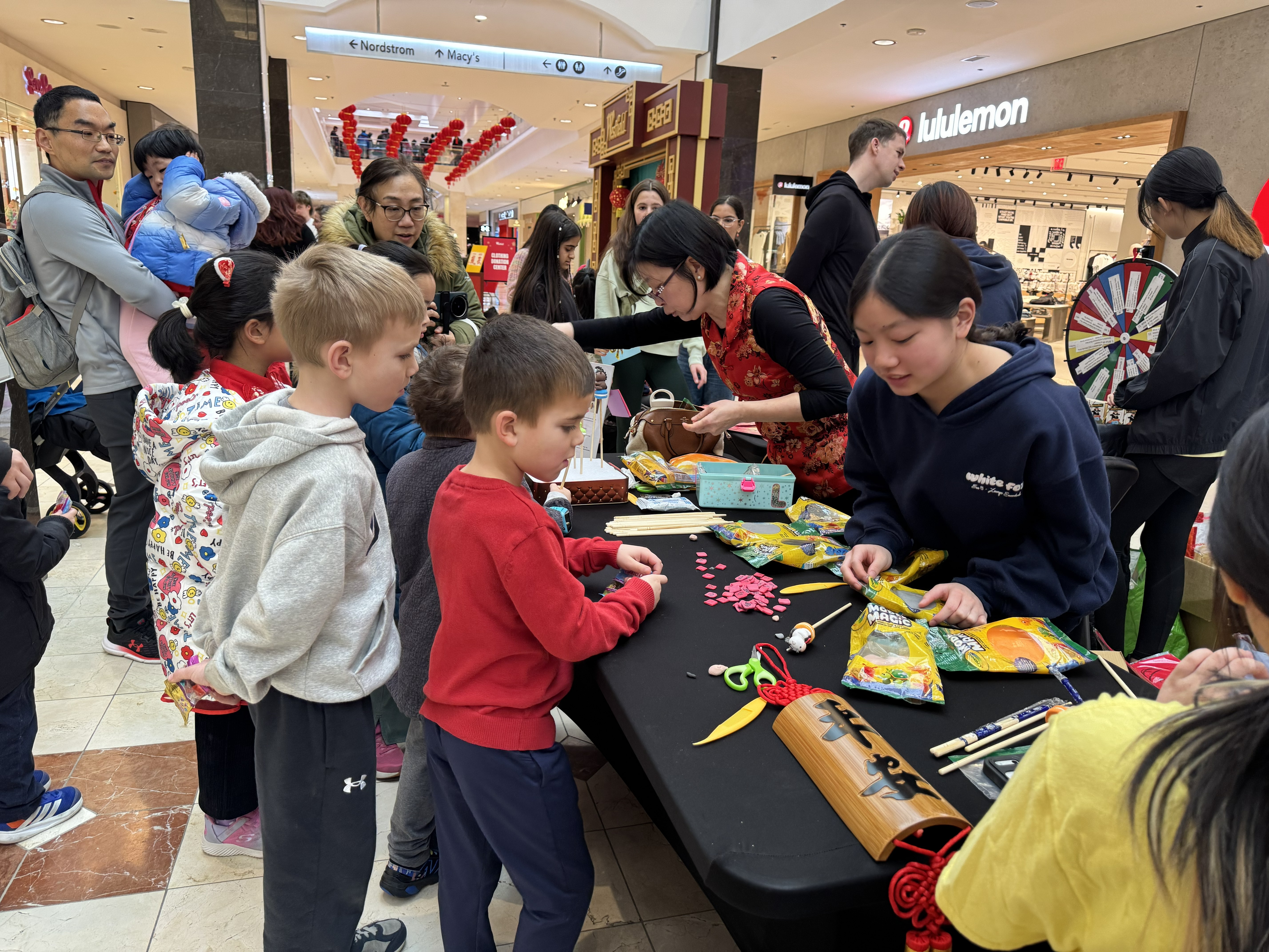 小馬造型捏麵人，呼應農曆馬年主題