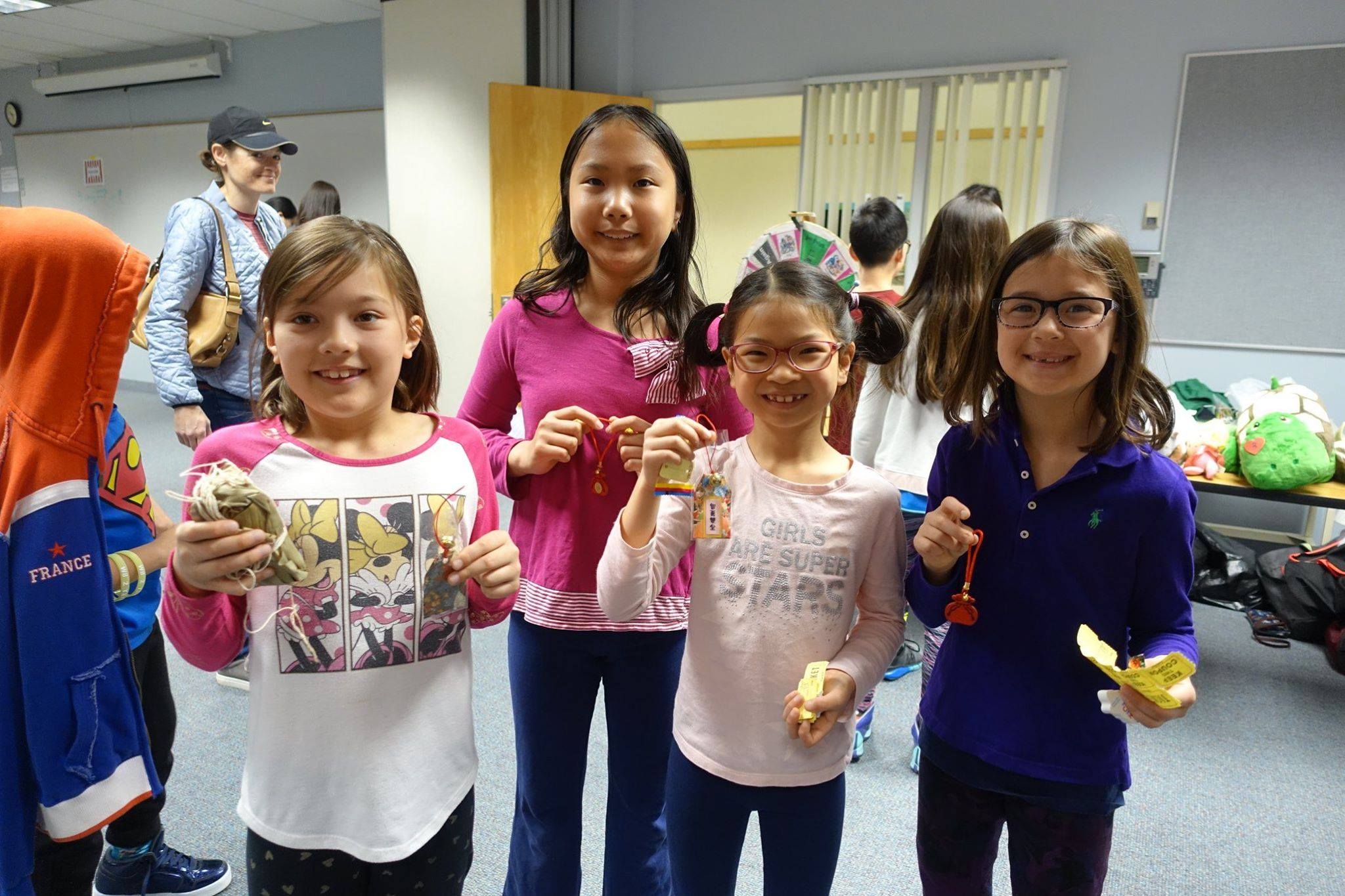 教導學生了解端午文物典故與參與製作肉粽與香包