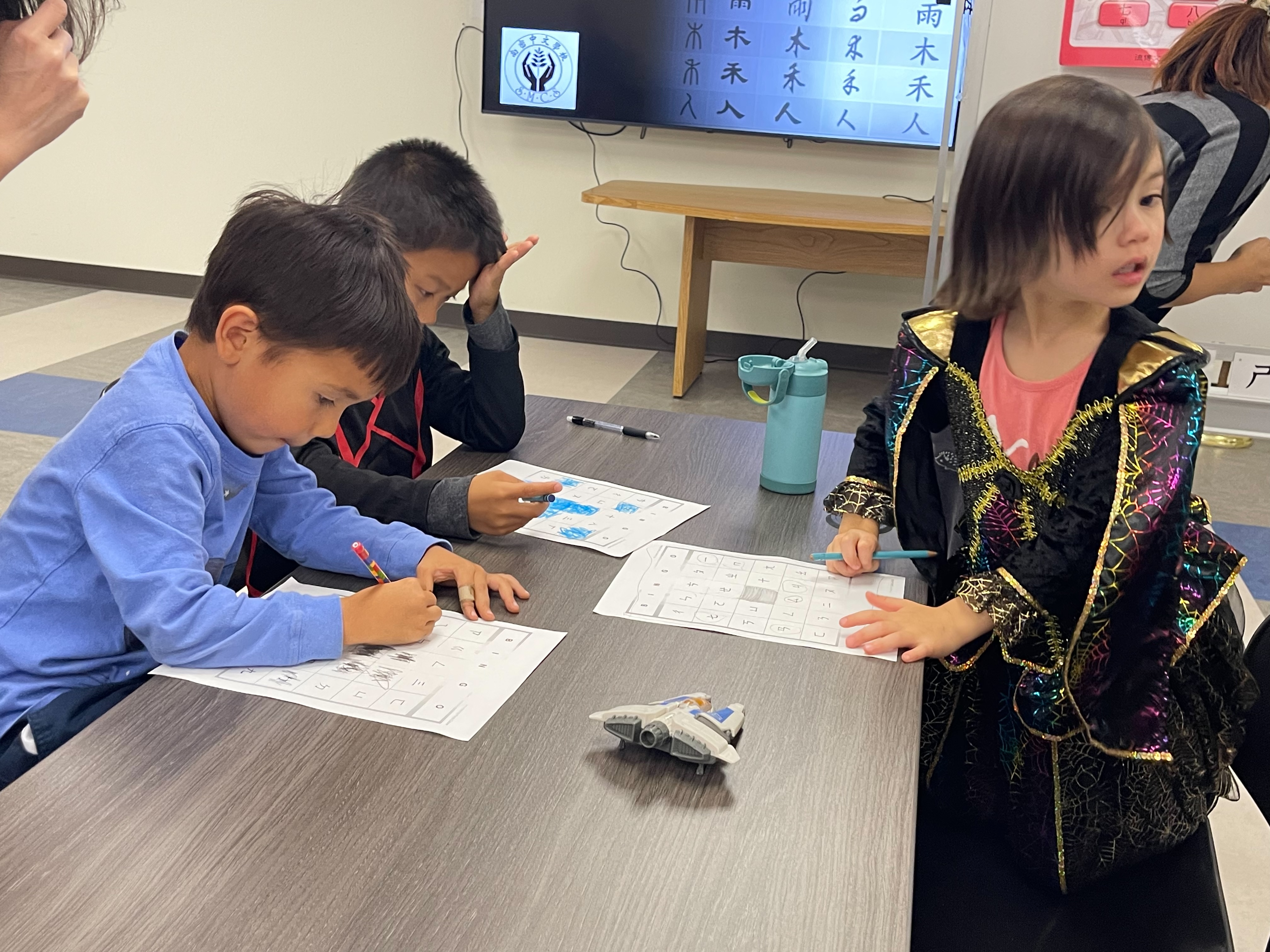 聚精會神的小朋友