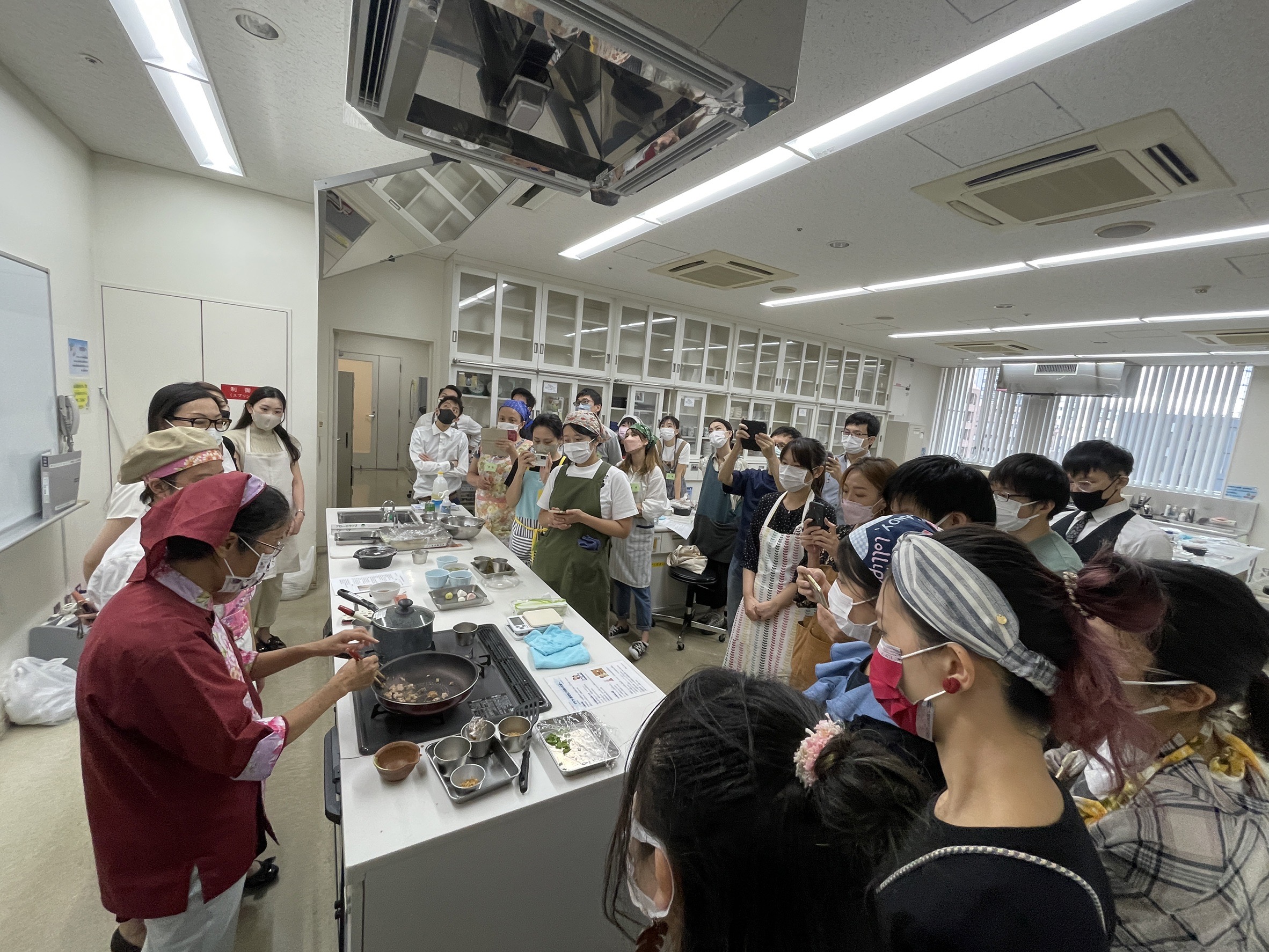 大家專心學習老師們的製作方法等