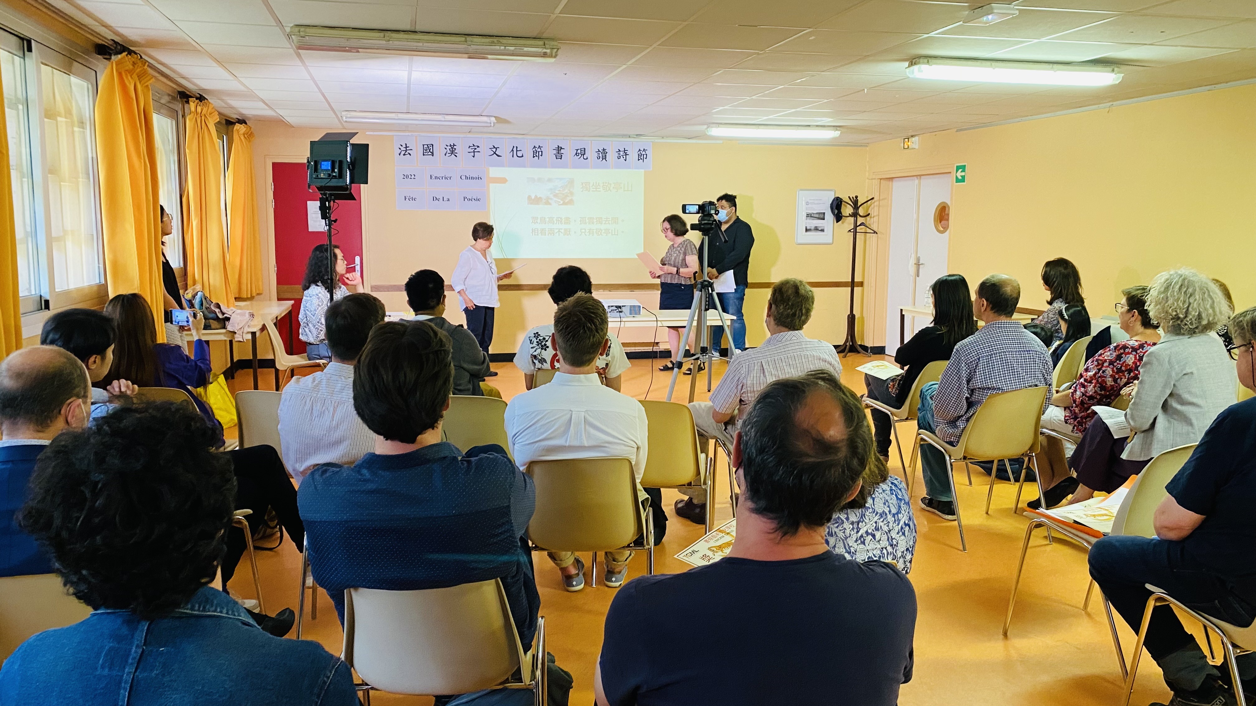 法國巴黎書硯藝術文化學校主辦的《法國漢字文化節讀詩節》於5月22日在巴黎13區舉行。