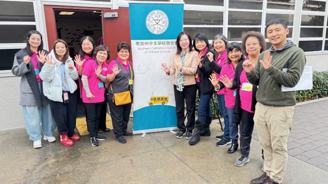 洛僑鍾佩珍主任(中)及劉會長(右1)