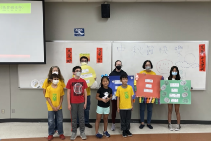 基礎一班學生表演月亮