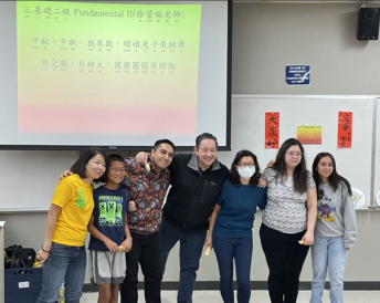 基礎二班學生們數嫦娥兔子跳舞