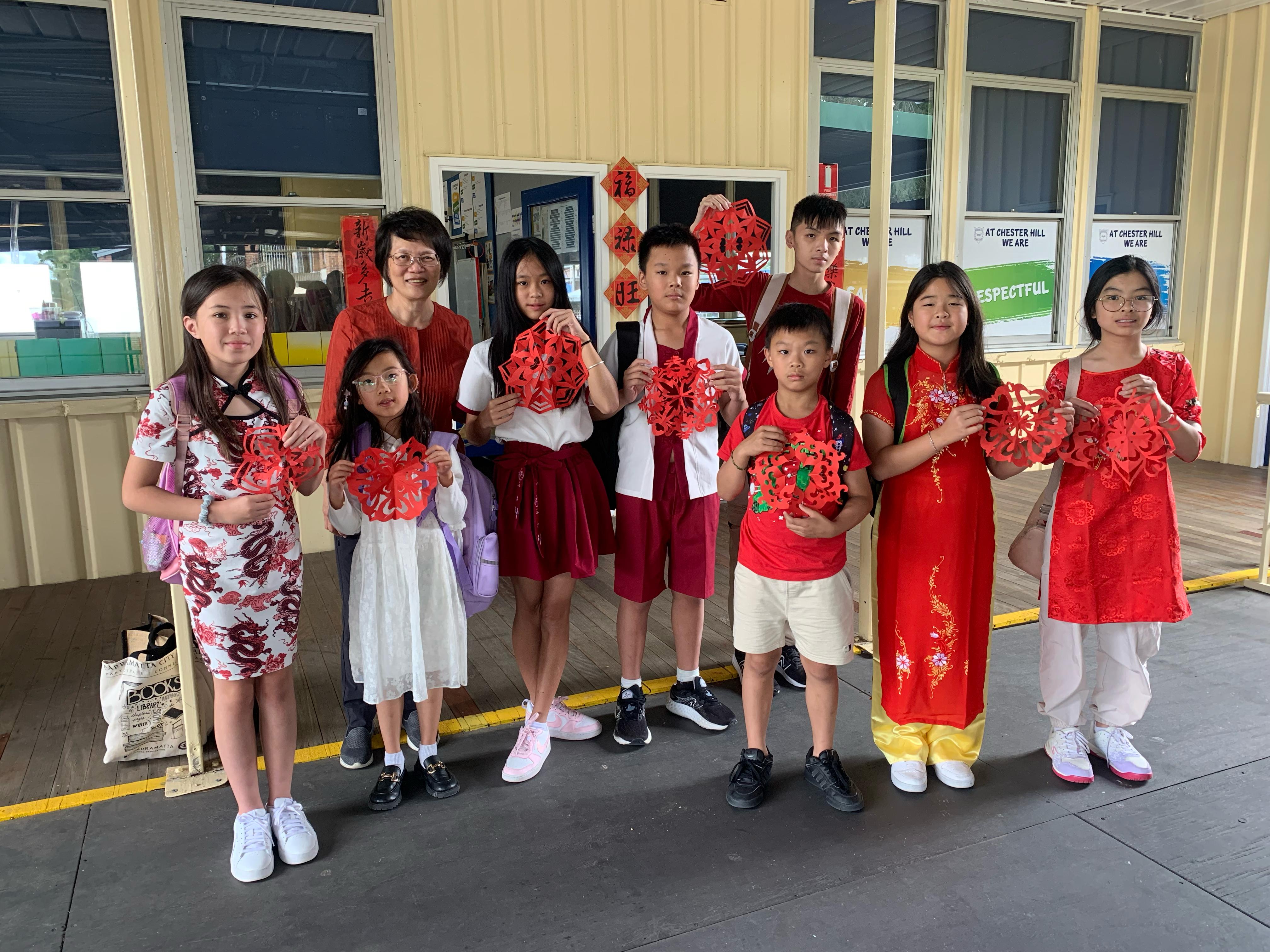 Chester Hill 校區 一二年級 剪紙活動成果