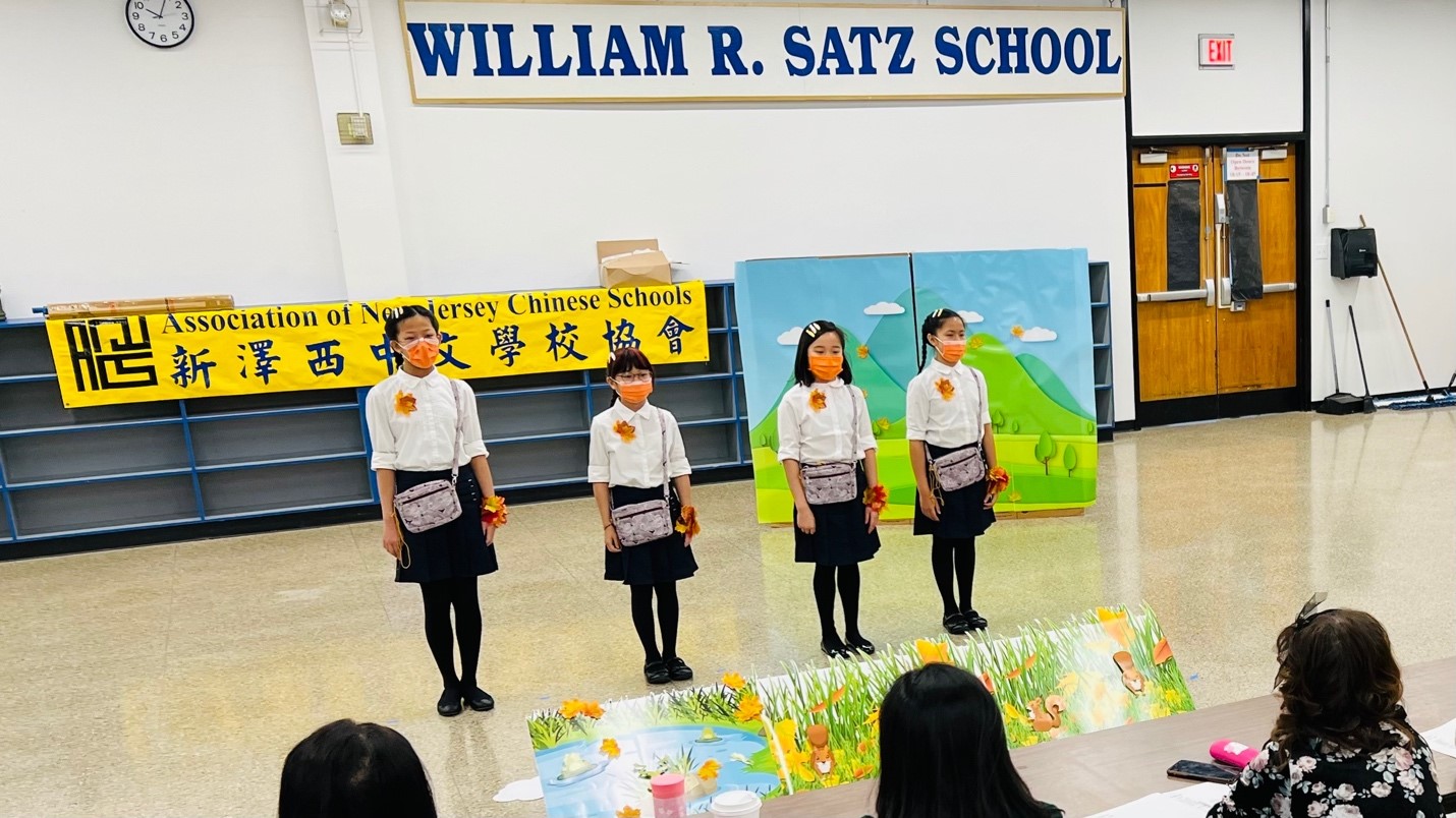 中年級組 第一名北部慈濟人文學校，優雅地朗誦，服裝創意，用心製作背景，羸得評審肯定。