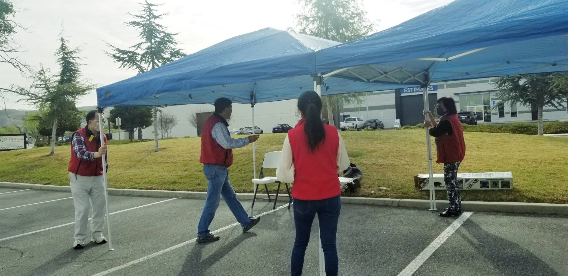 設置戶外報到處帳蓬