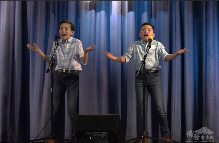 宣德、邱立捷選唱「對面的女孩看過來」，配上活潑俐落的編舞，勇奪中年級冠軍