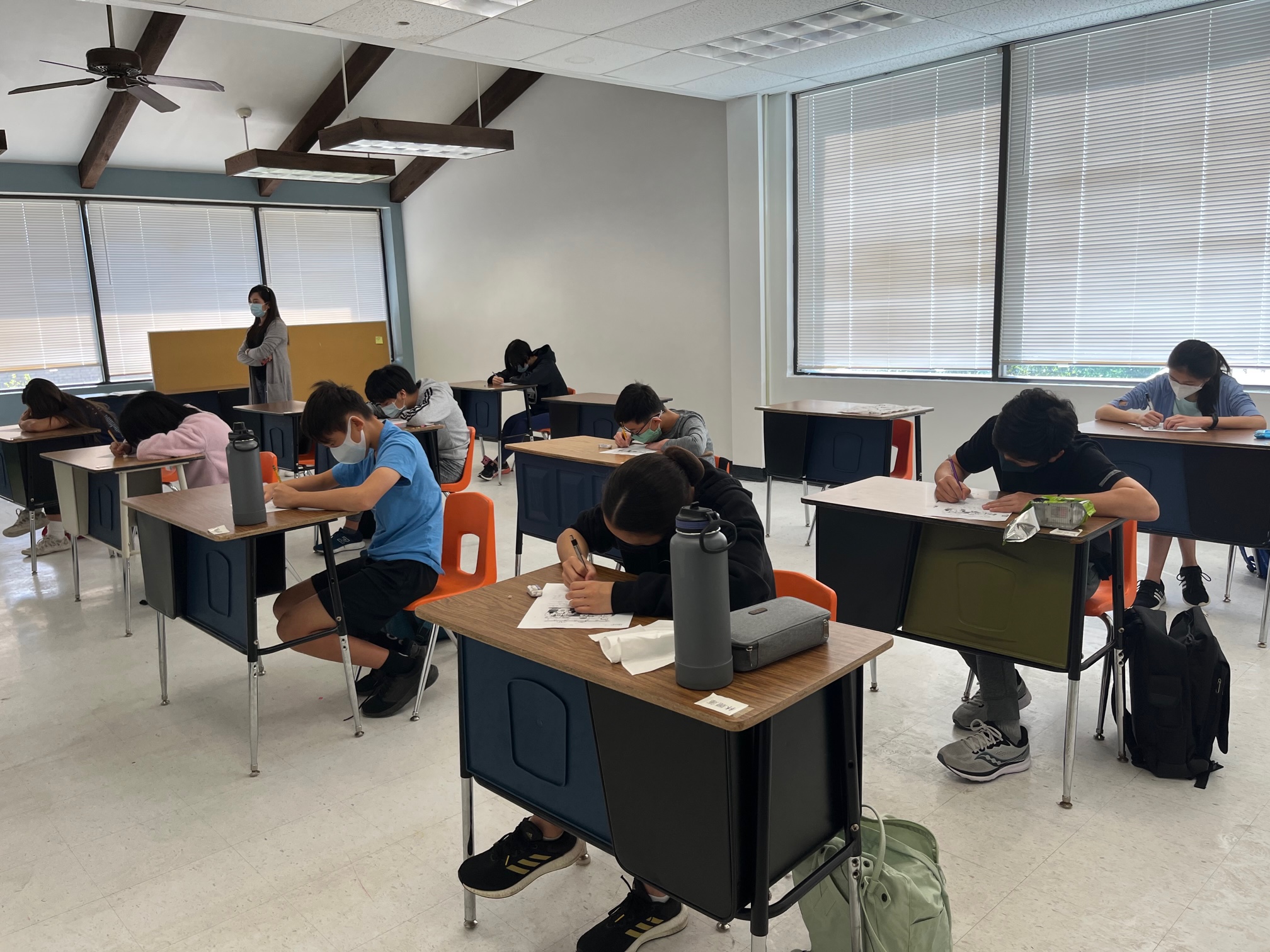 學藝競賽, 中高級組: 看著一個圖片，從中衍生出一個故事，並寫出圖片中所要闡述的細節。