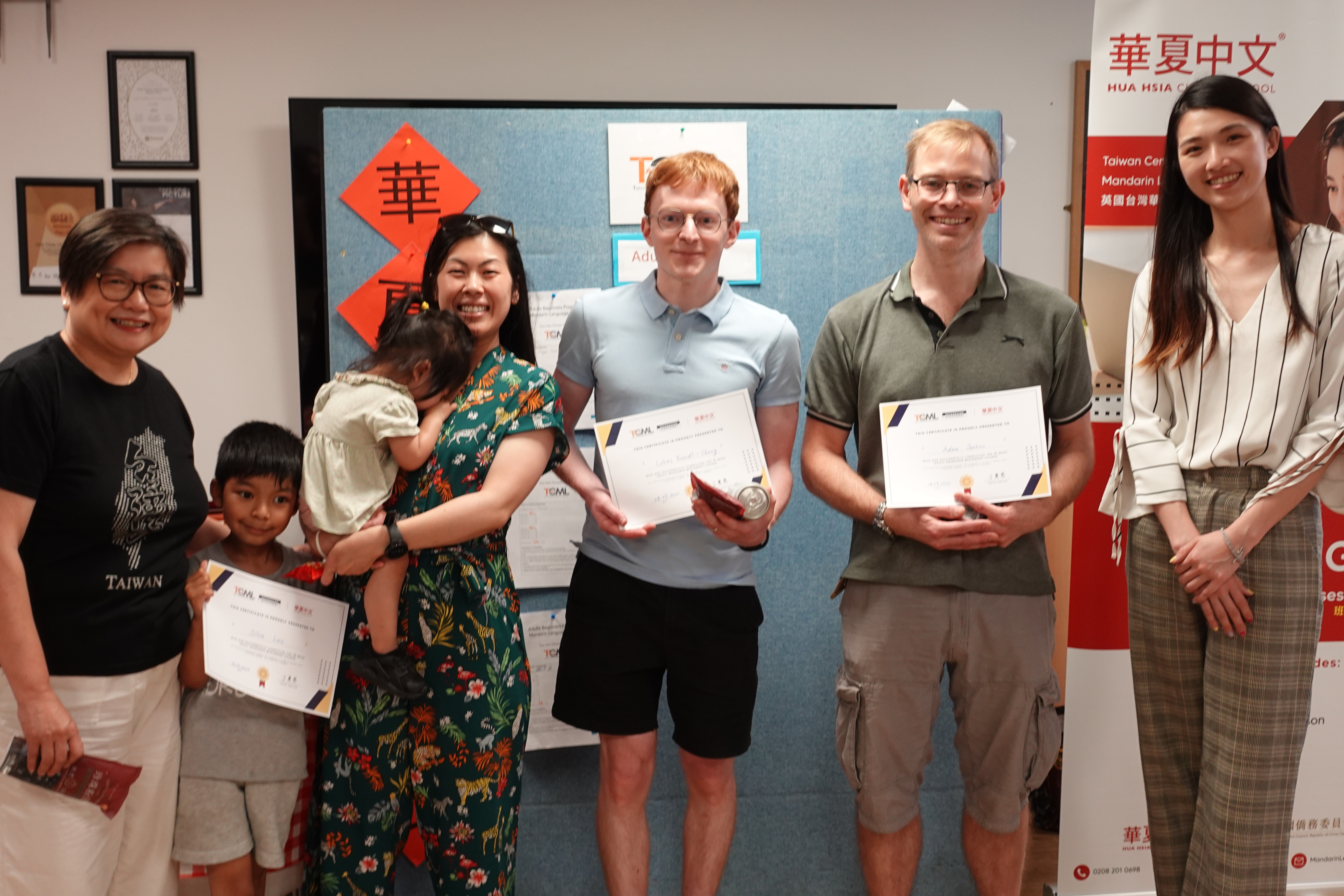 學生與師長合影