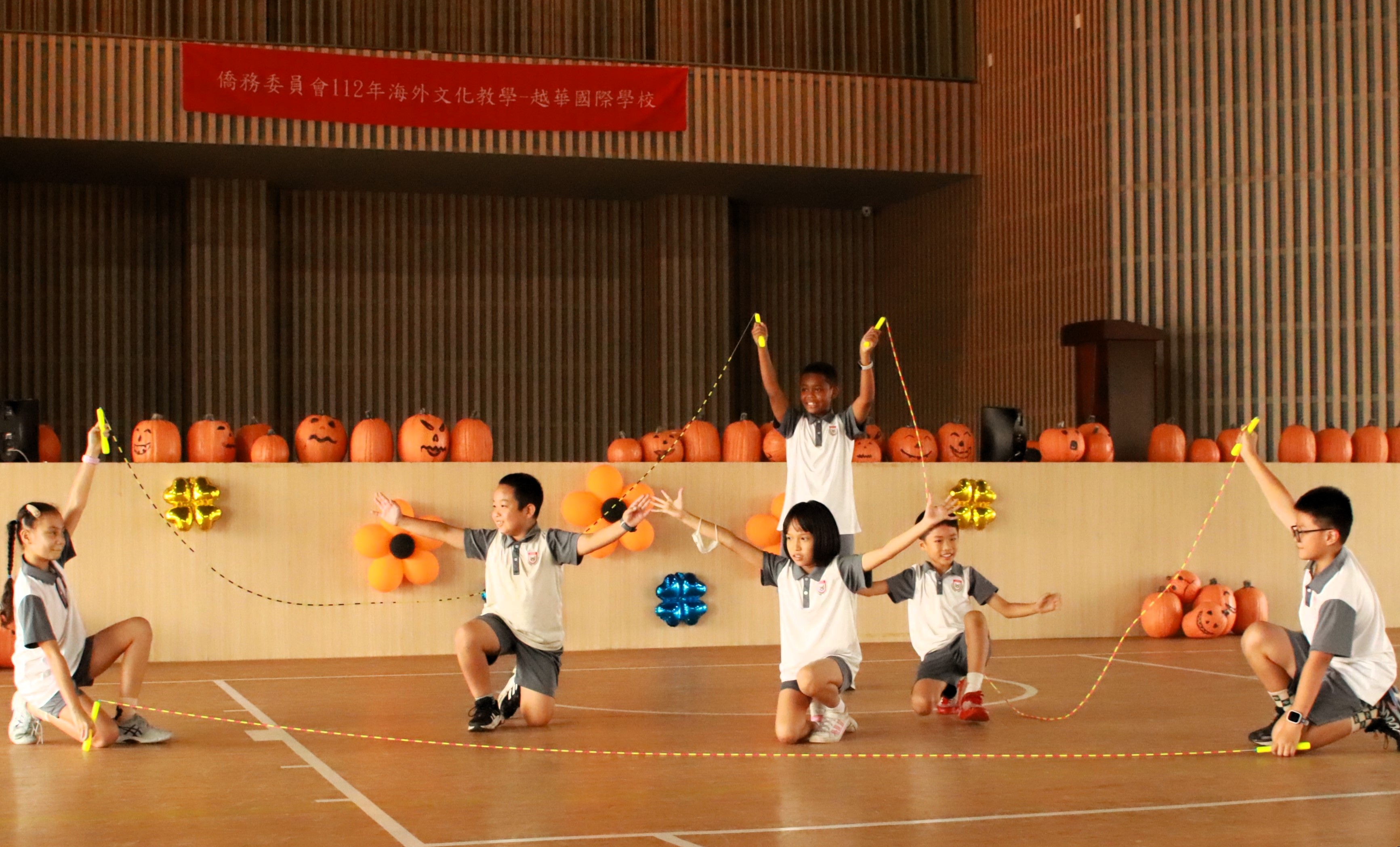 中年級國際生也共襄盛舉，跳繩也能這麼好玩！