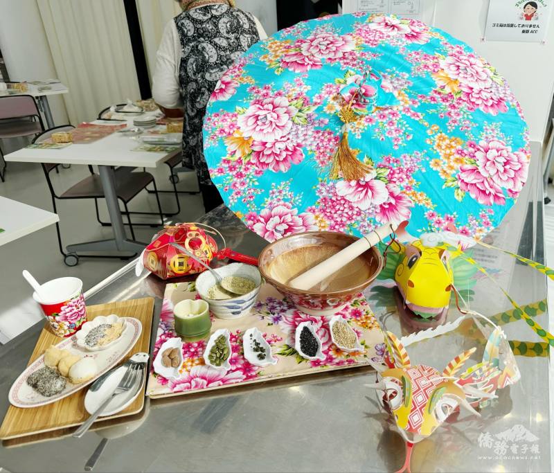 展示講座當日三款燈籠、擂茶與粢粑等客家美食