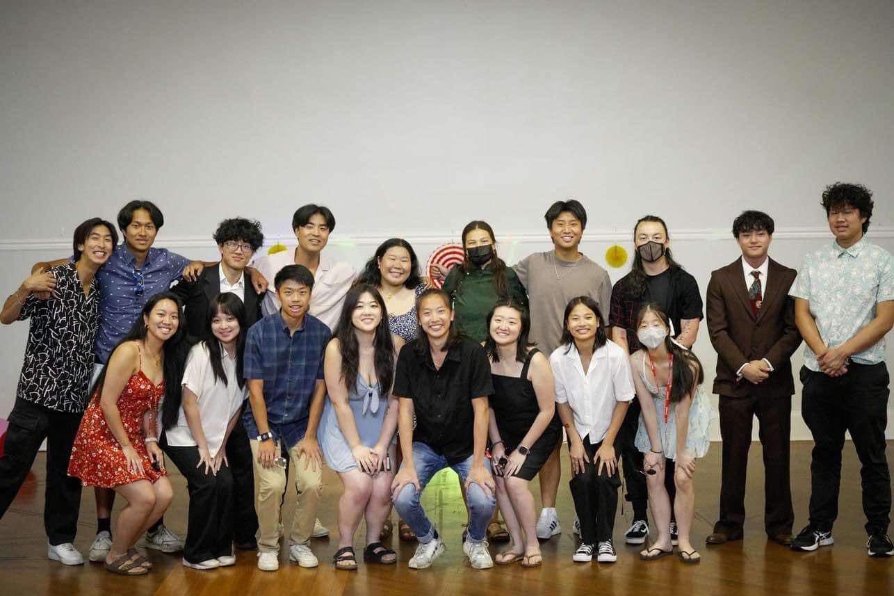 青春洋溢，活力滿滿的青年輔導員團隊 （下排左4、5為總輔導長Mia Deng, Zachary Dou)