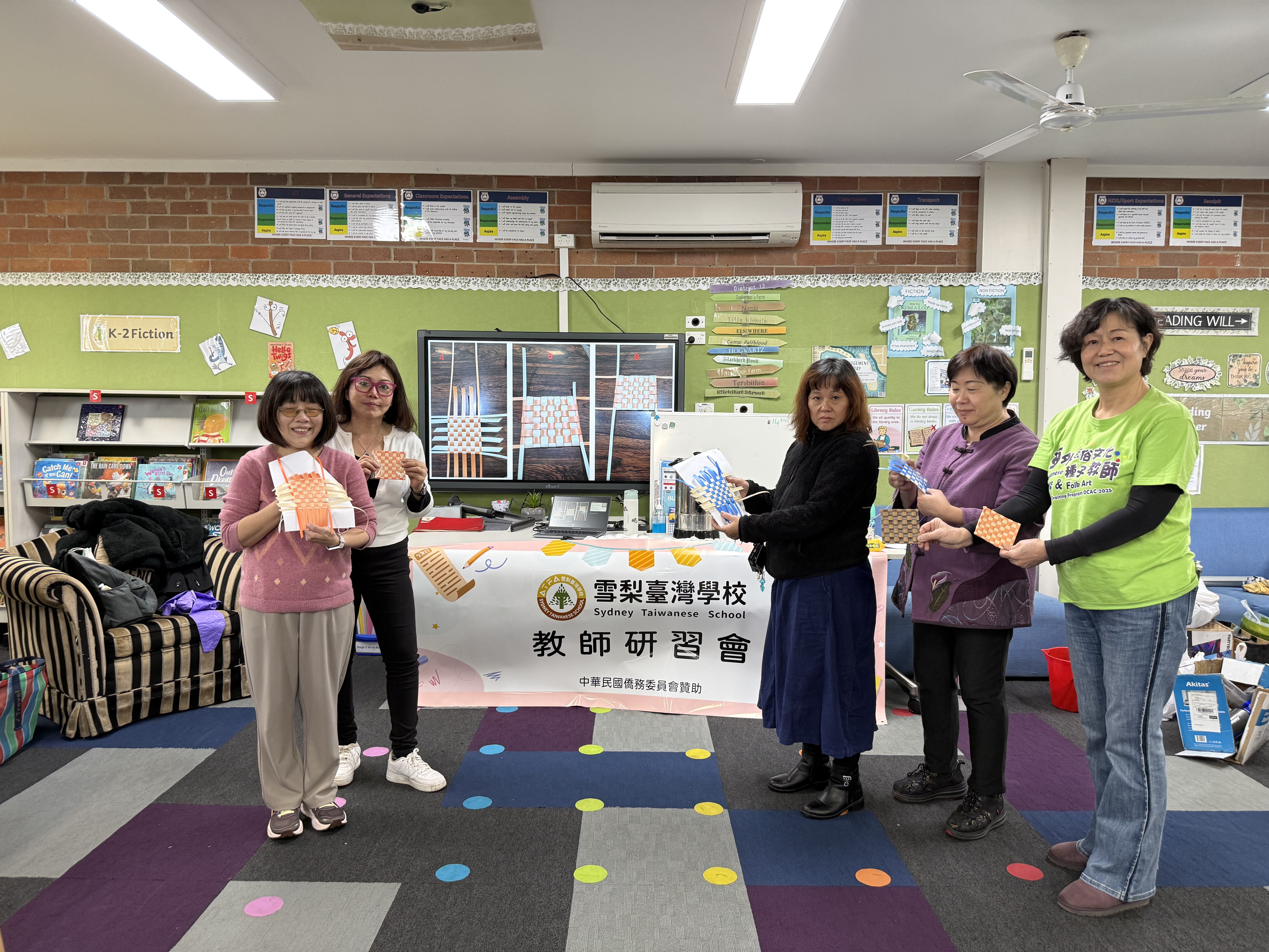 為鼓勵更多老師參與學校規劃的文化活動，今年特別在西北校區及北岸二個校區舉辦月桃葉編織教師研習，老師一結束課程, 即可以參與研習會, 因此吸引大部分的老師參與, 因此有超過15位老師熱情參與，共同學習並探索臺灣原住民族文化的豐富內涵。