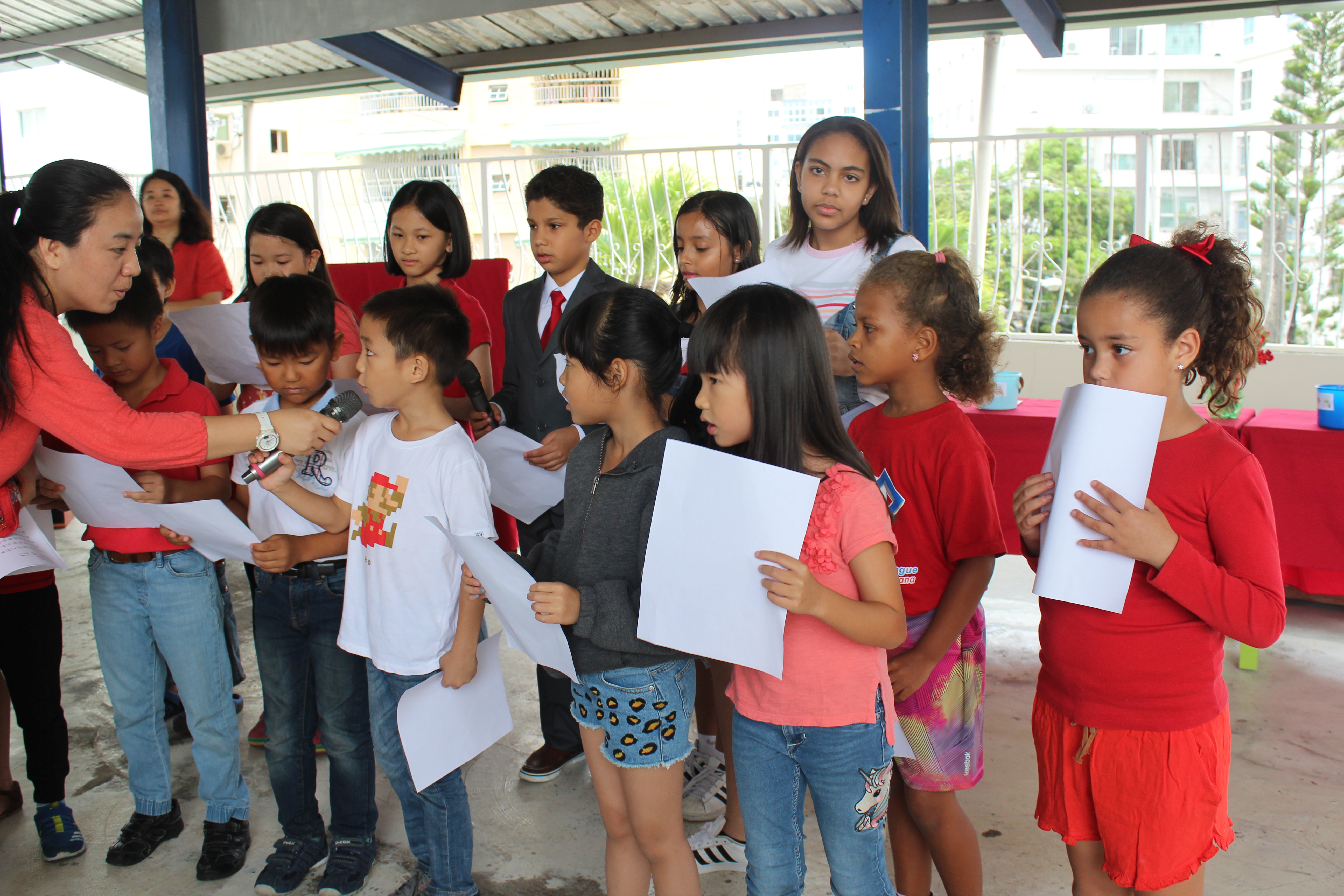 小朋友念頌與母親有關的詩詞感謝母親的愛