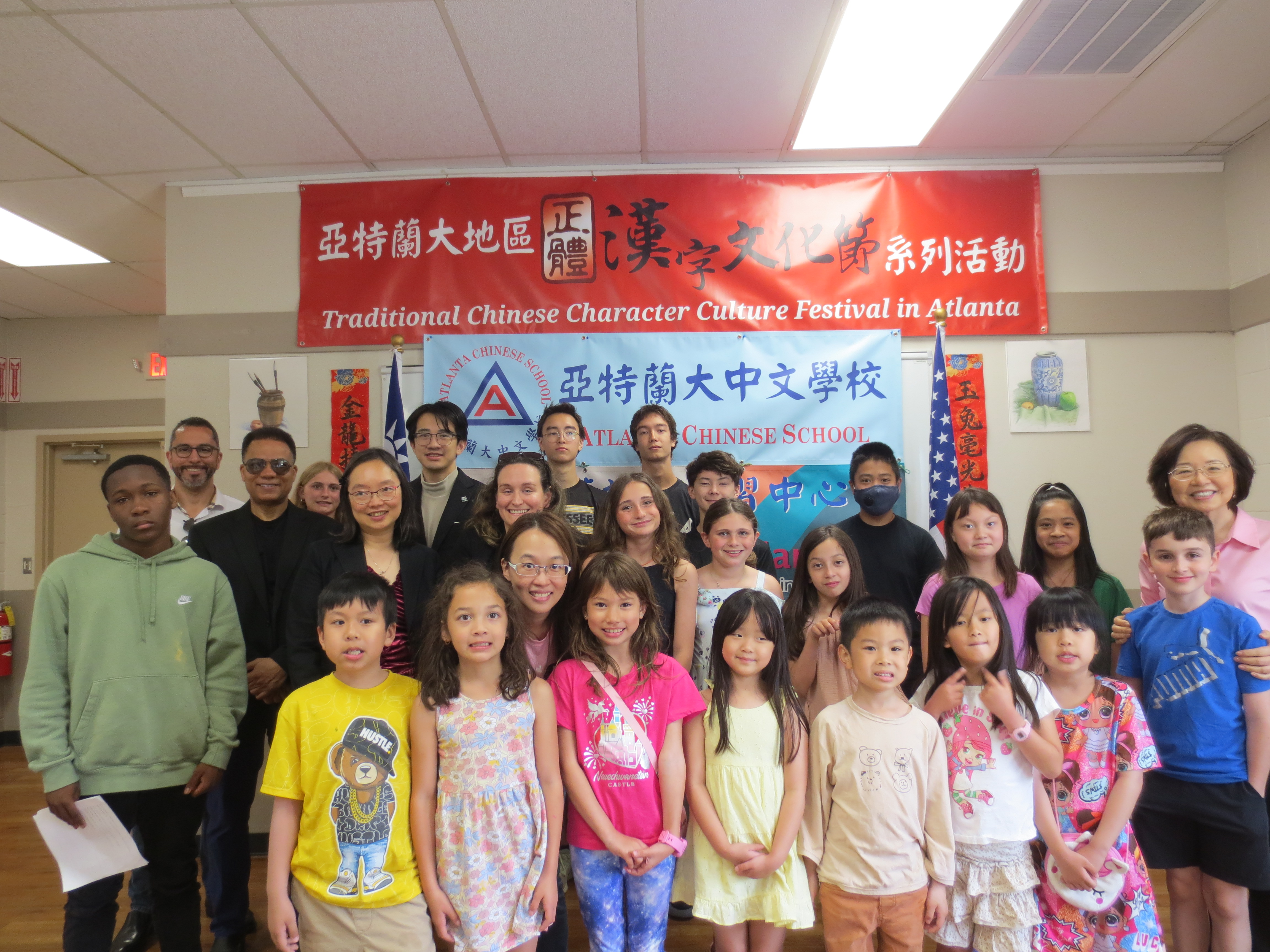 第二天參賽學生與學校師長合影