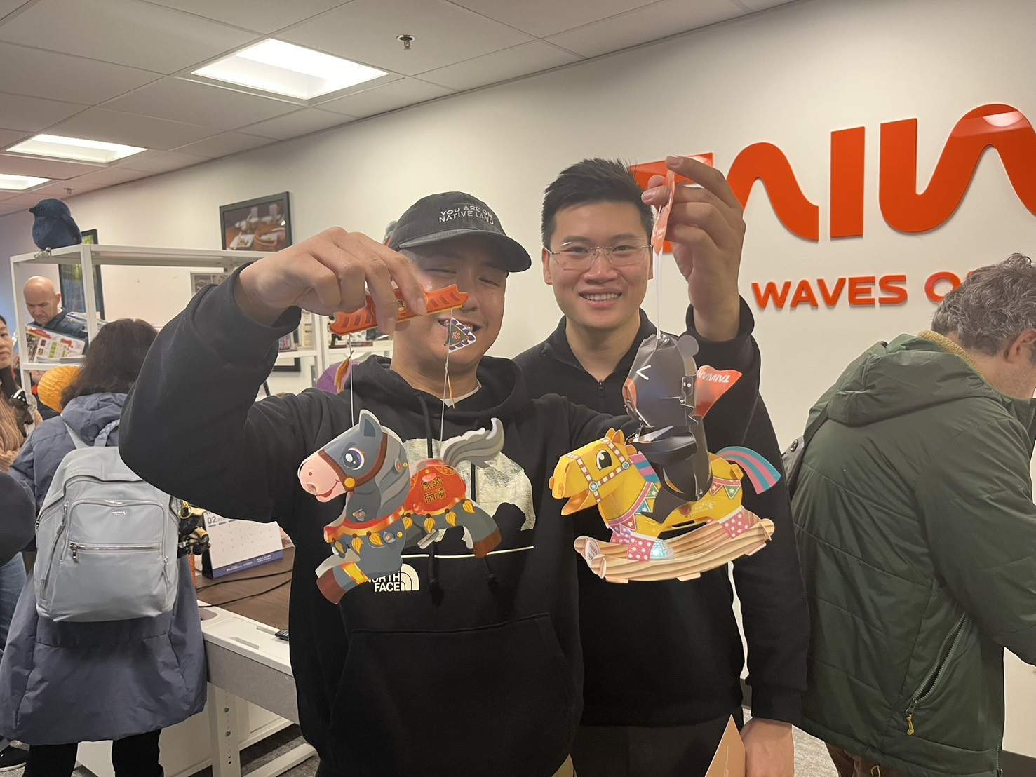 TCML-FYCD學生展示做好的小提燈