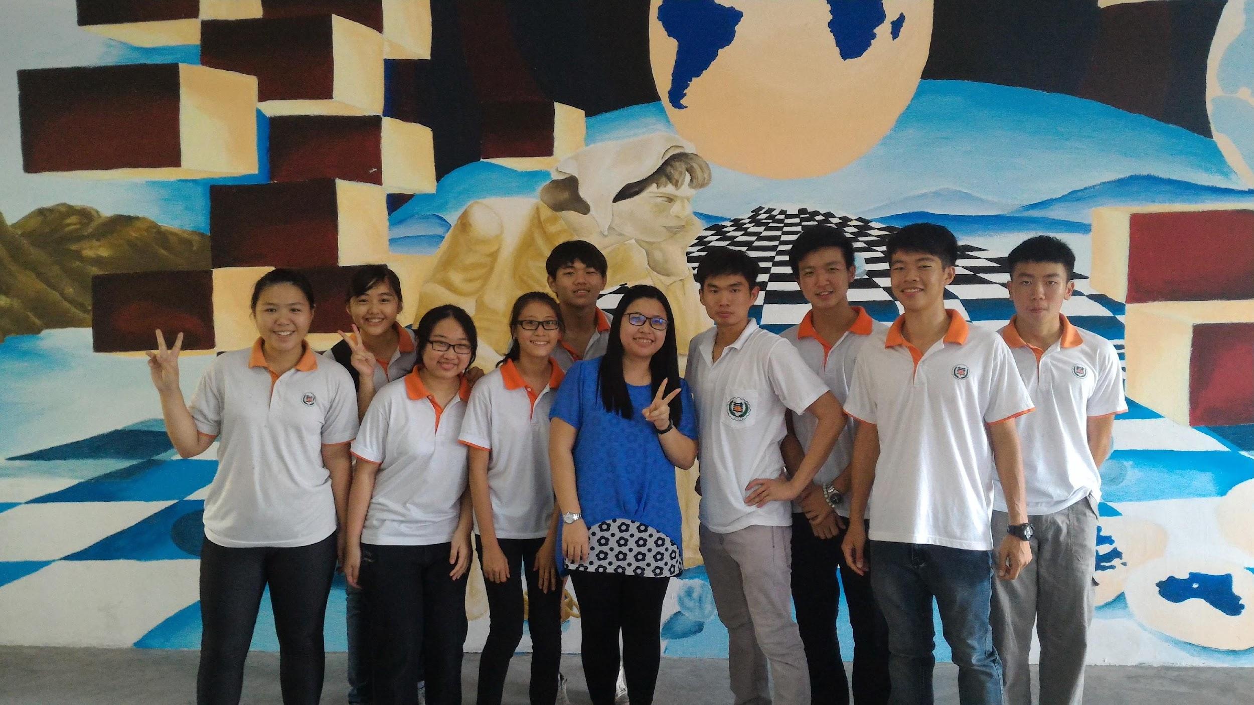 張寶璆教師與學生合影