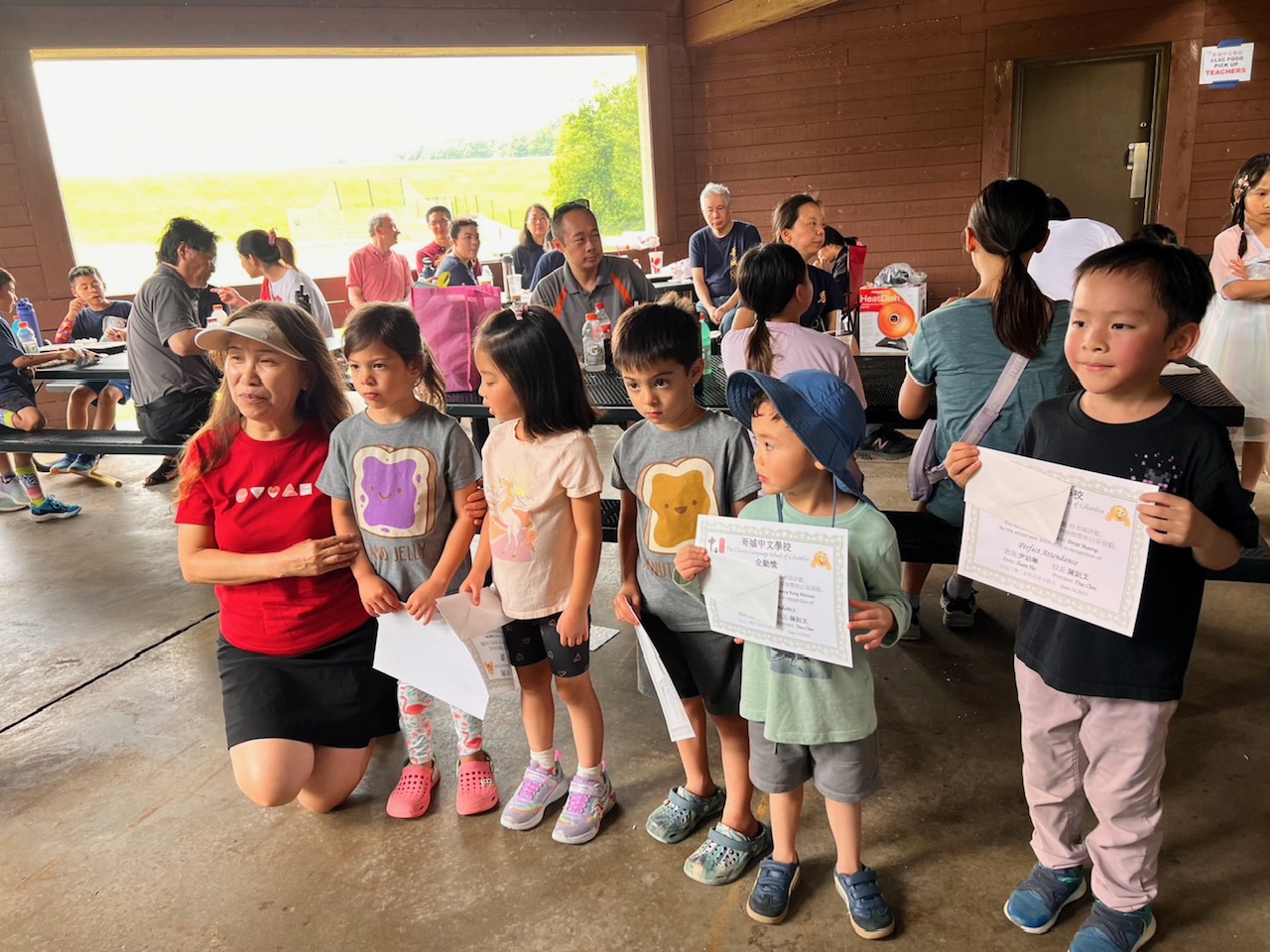 preK 和基礎班小朋友領獎