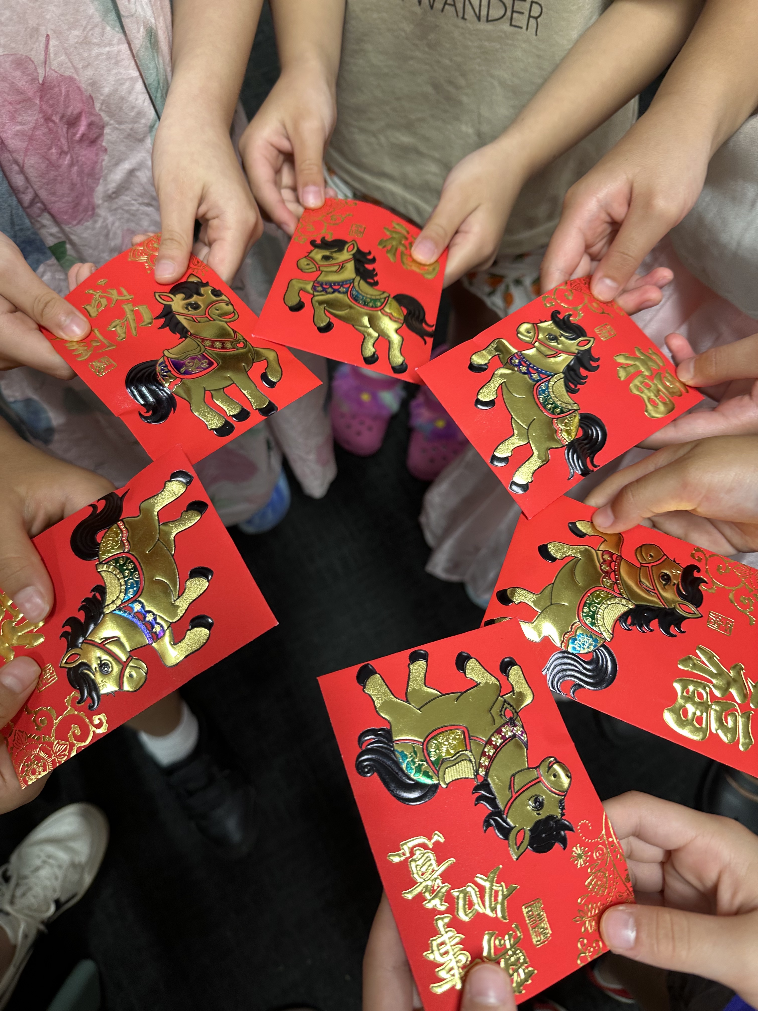 高年級學生揮春