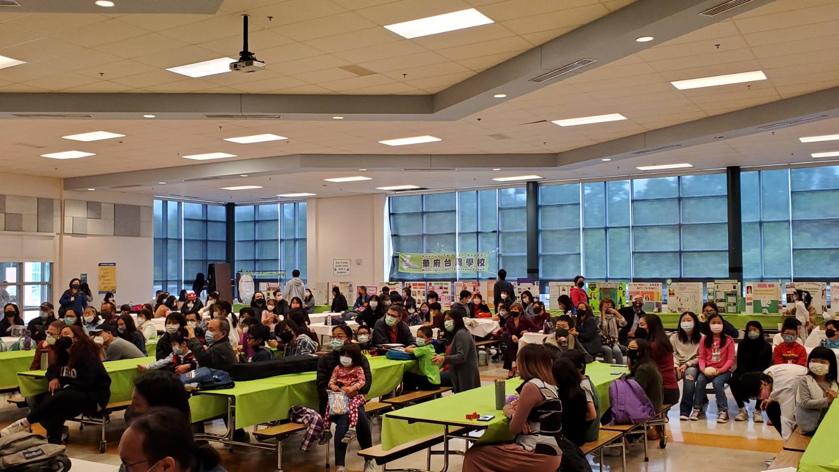 老師學生家長和阿公阿嬤