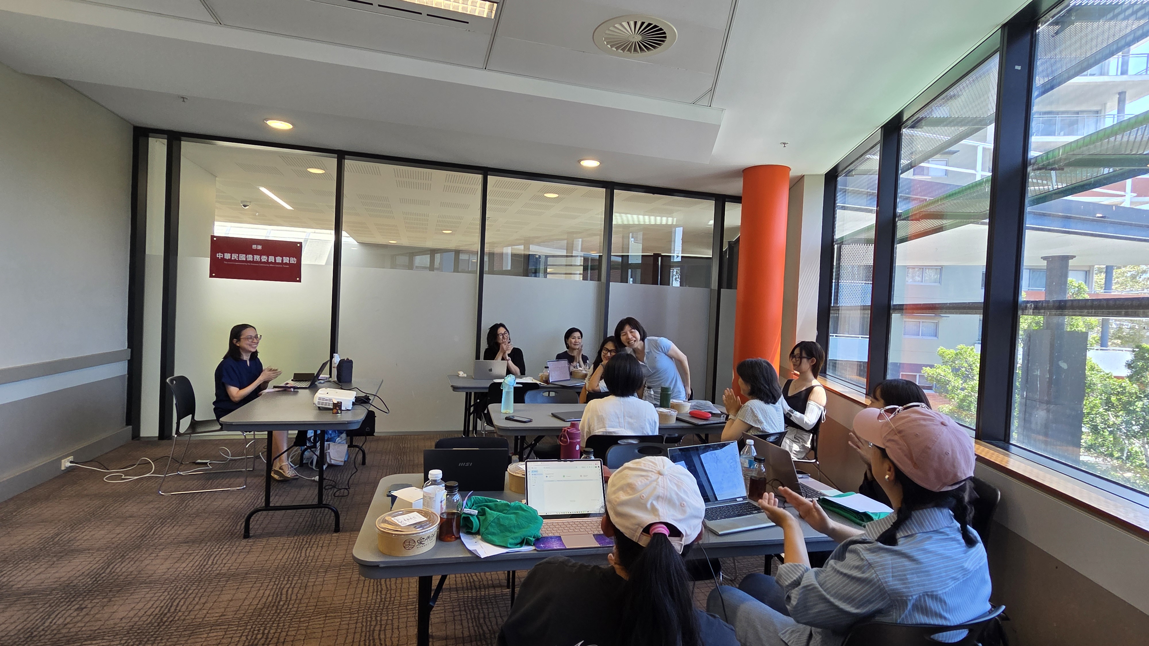 強化資安意識：校方代表向教師們說明校務系統移轉與數位足跡安全，落實資安責任，建立更安全的雲端教學環境。