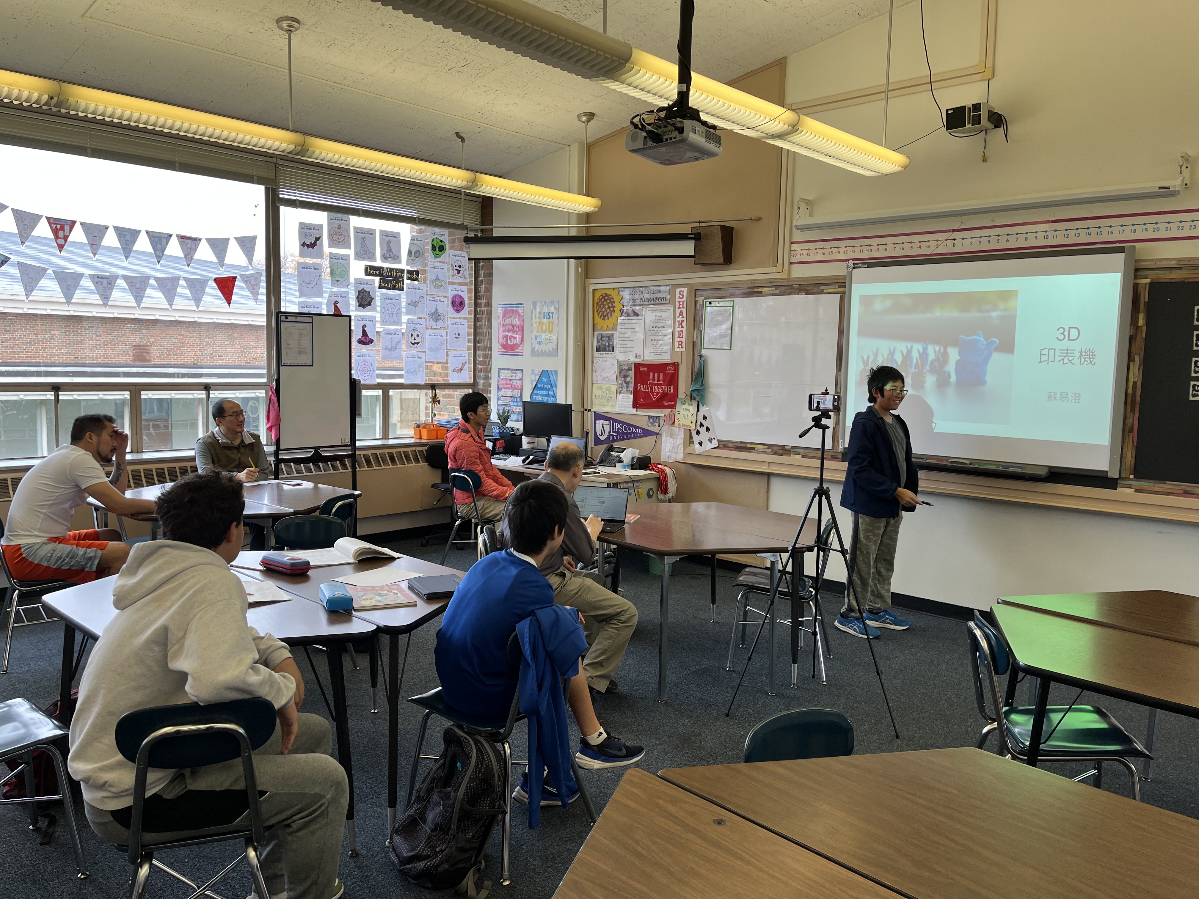 六年級的學生用power point 來介紹3D印刷科技