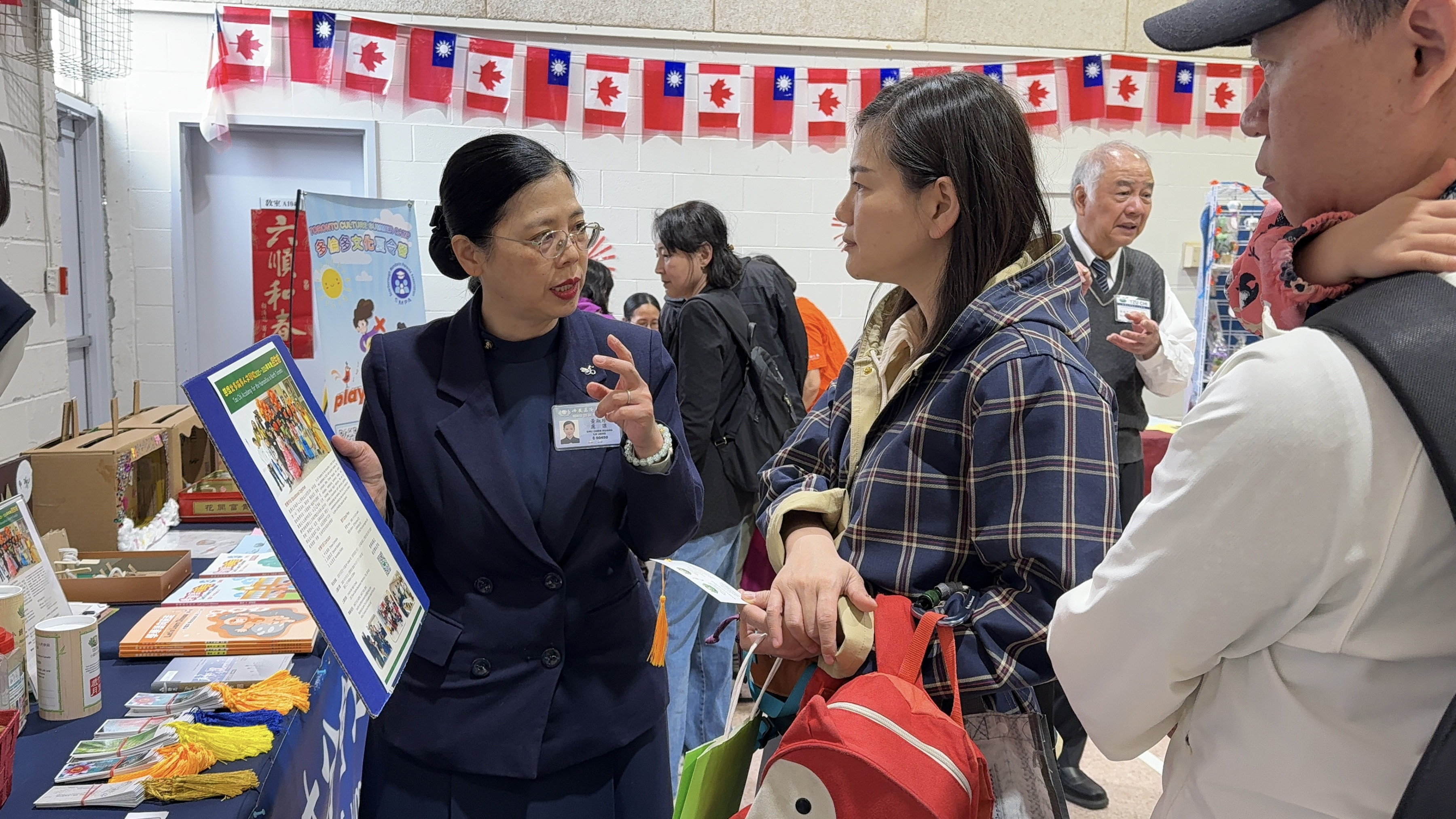 慈濟人文學校向家長解說學校教學理念及課程設計