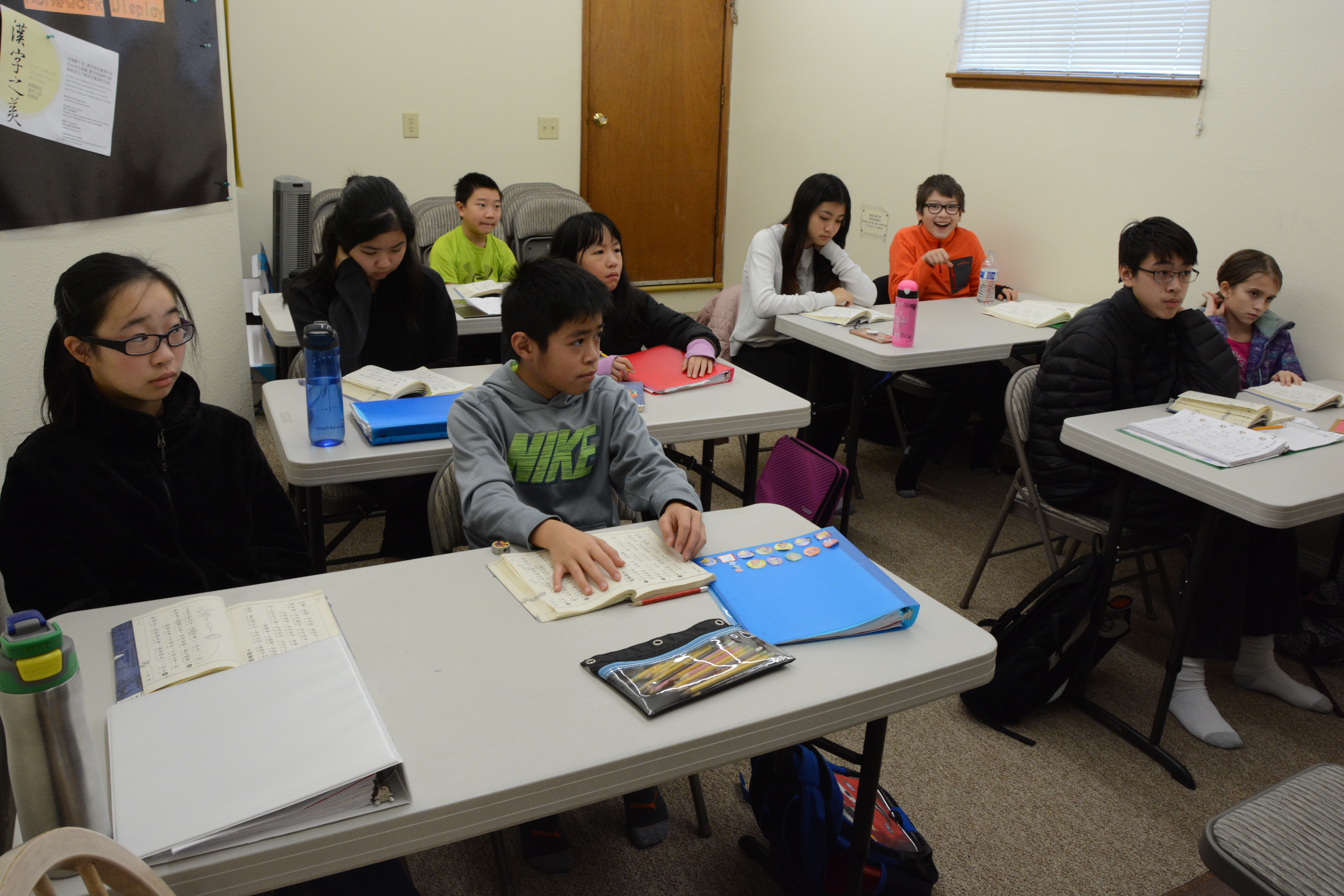 中級班和高級班不需要親子共讀，瞧!大家的眼神都很專注。