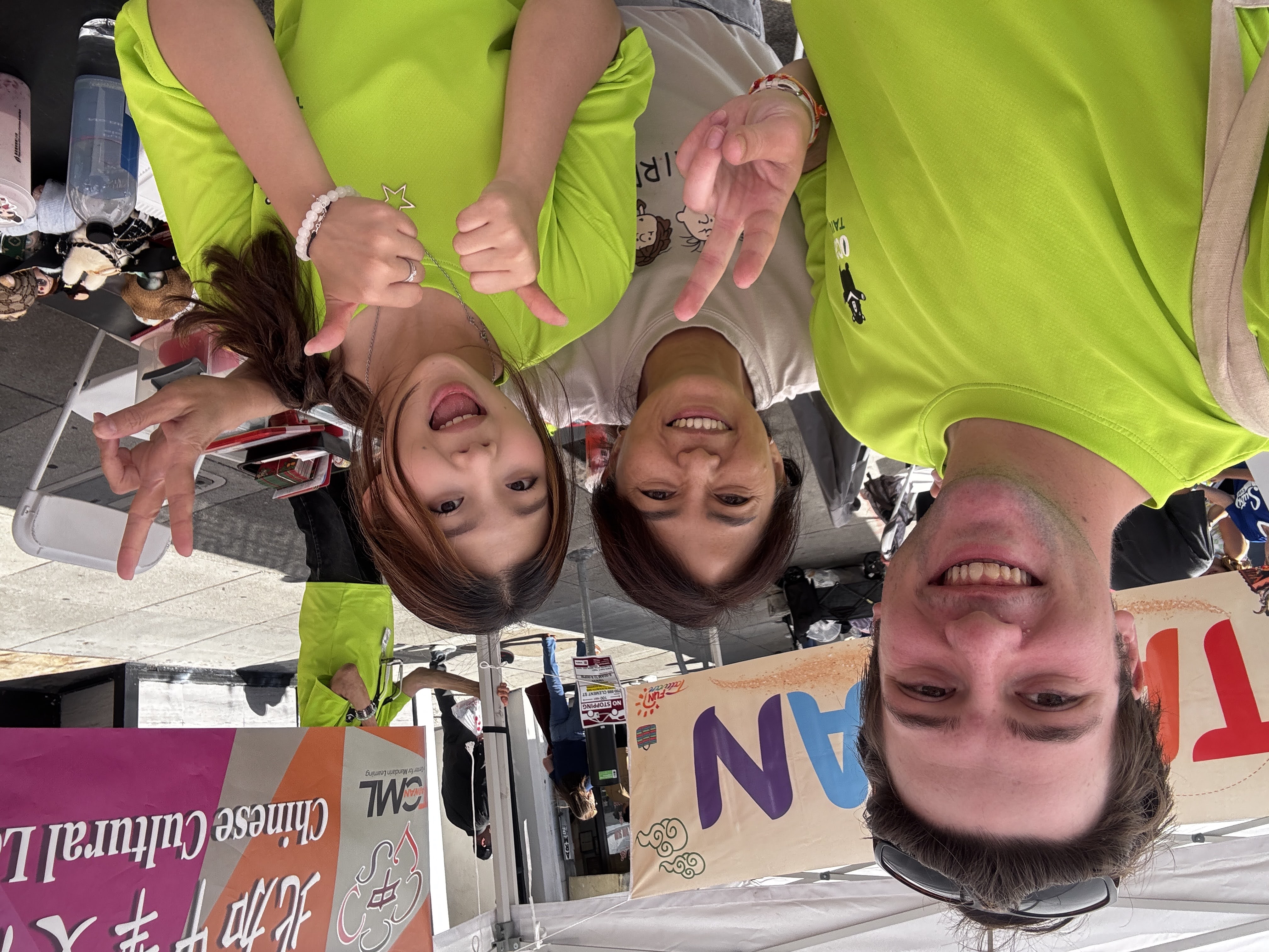 用俄羅斯轉盤做抽獎活動,人潮絡繹不絕