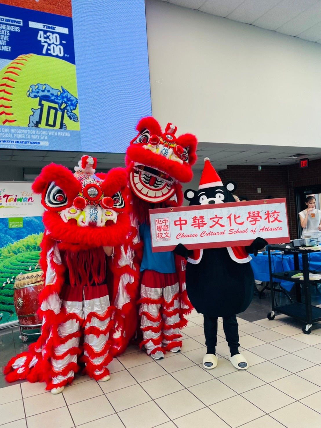 舞獅顯眼又吸睛，為活動增添不少色彩