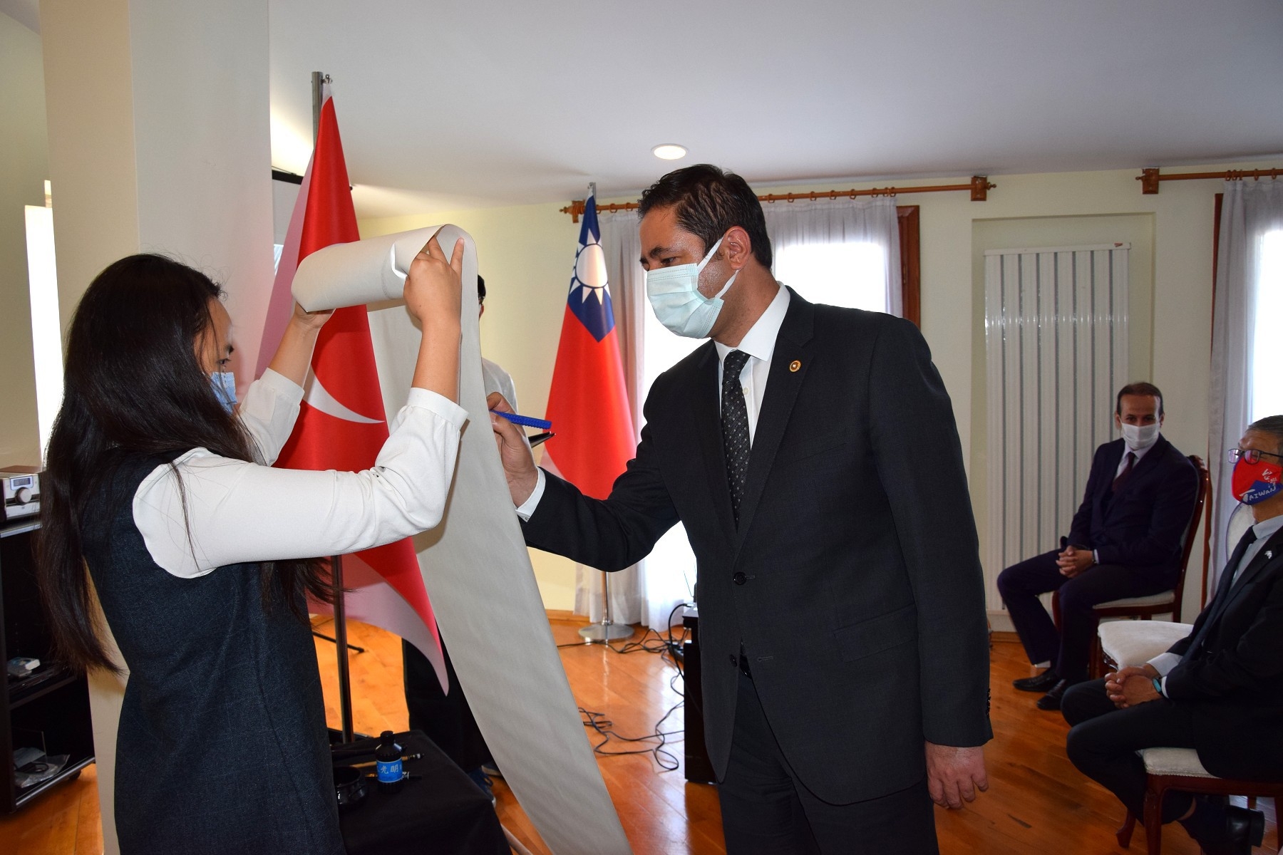 國會議員Yucel Bulut受邀上臺互動